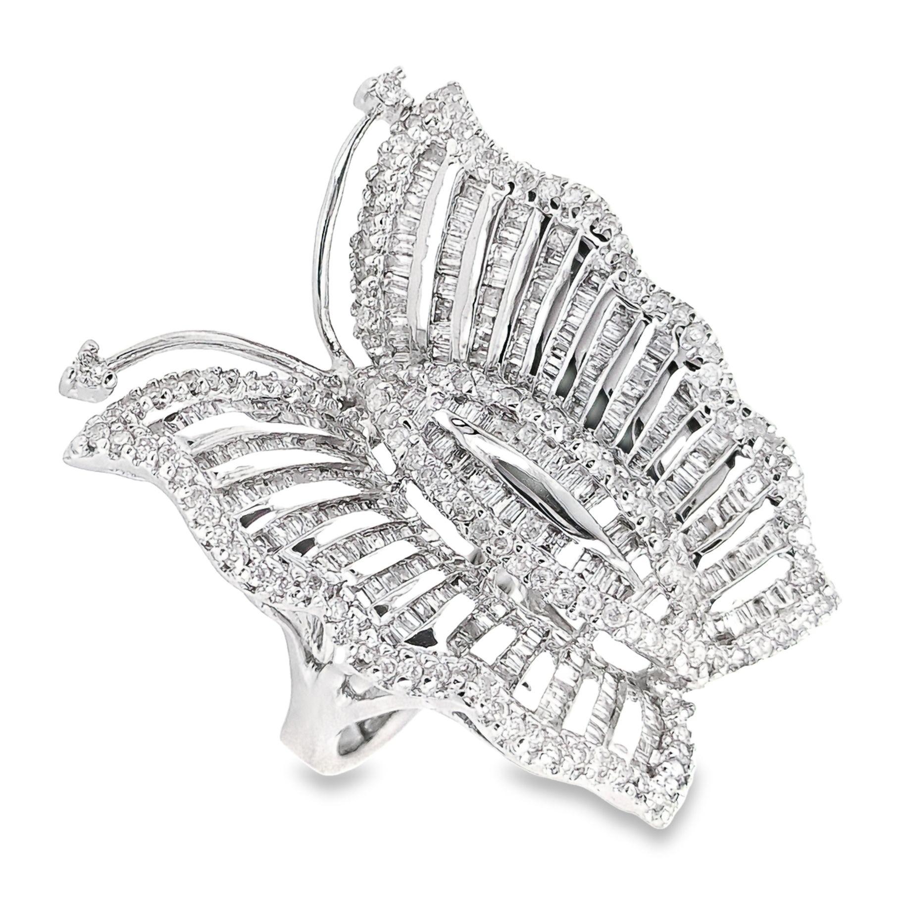 Anello a farfalla in oro bianco 18 carati con diamanti naturali certificati IGI da 1,75 ct. in vendita 2