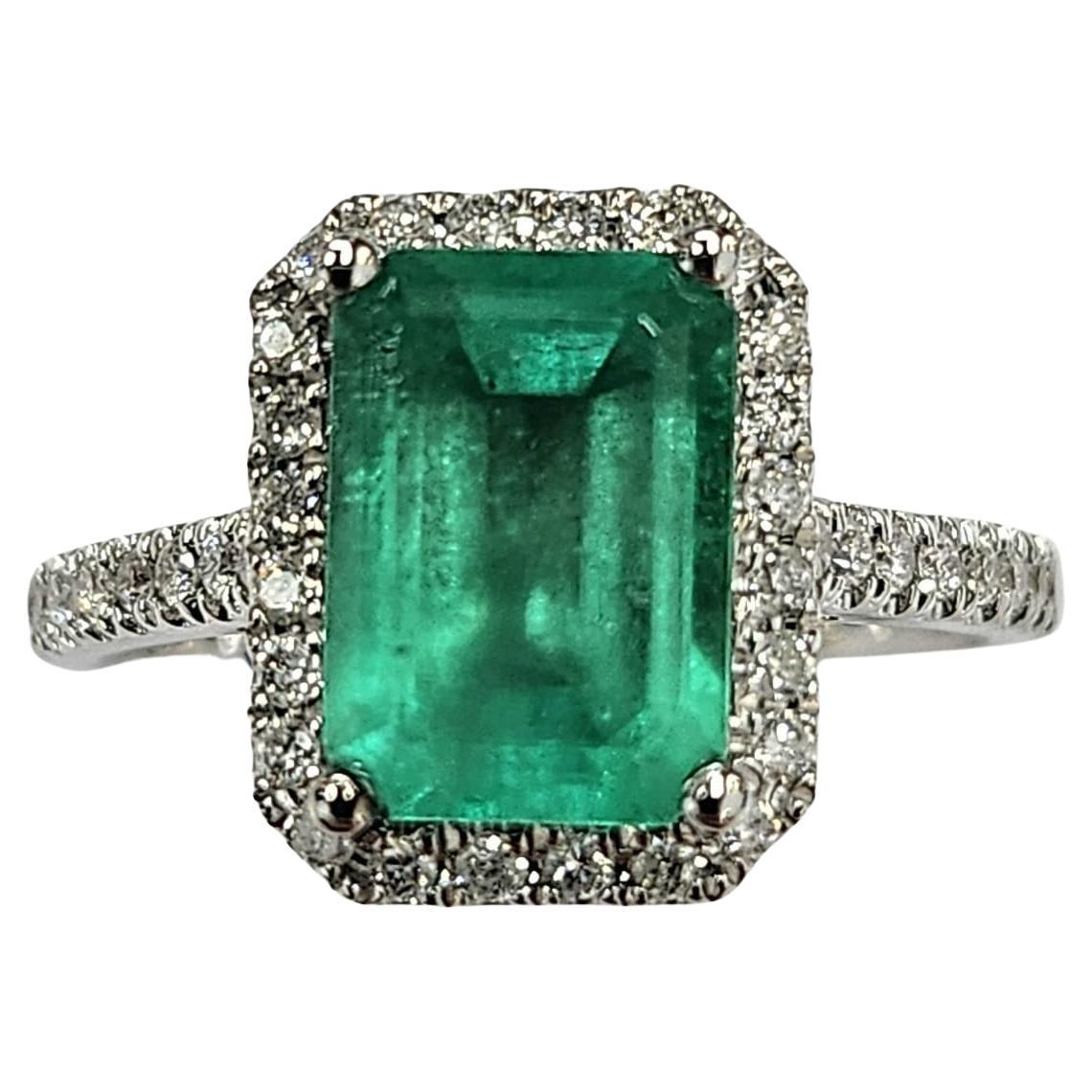 IGI Certified 1.76 Carat Emerald & Diamond Ring in 18K White Gold For Sale