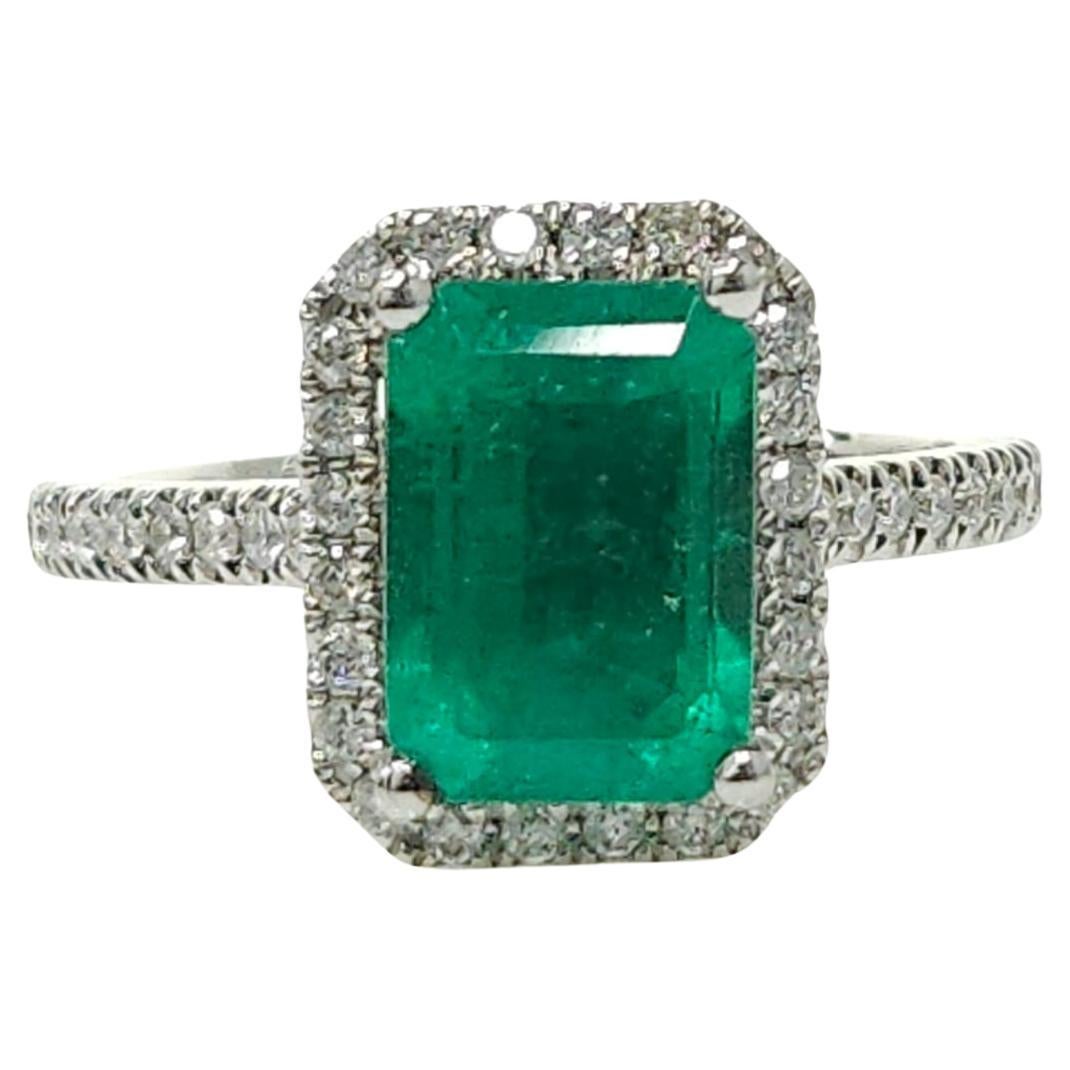 IGI Certified 1.76 Carat Emerald & Diamond Ring in 18K White Gold For Sale