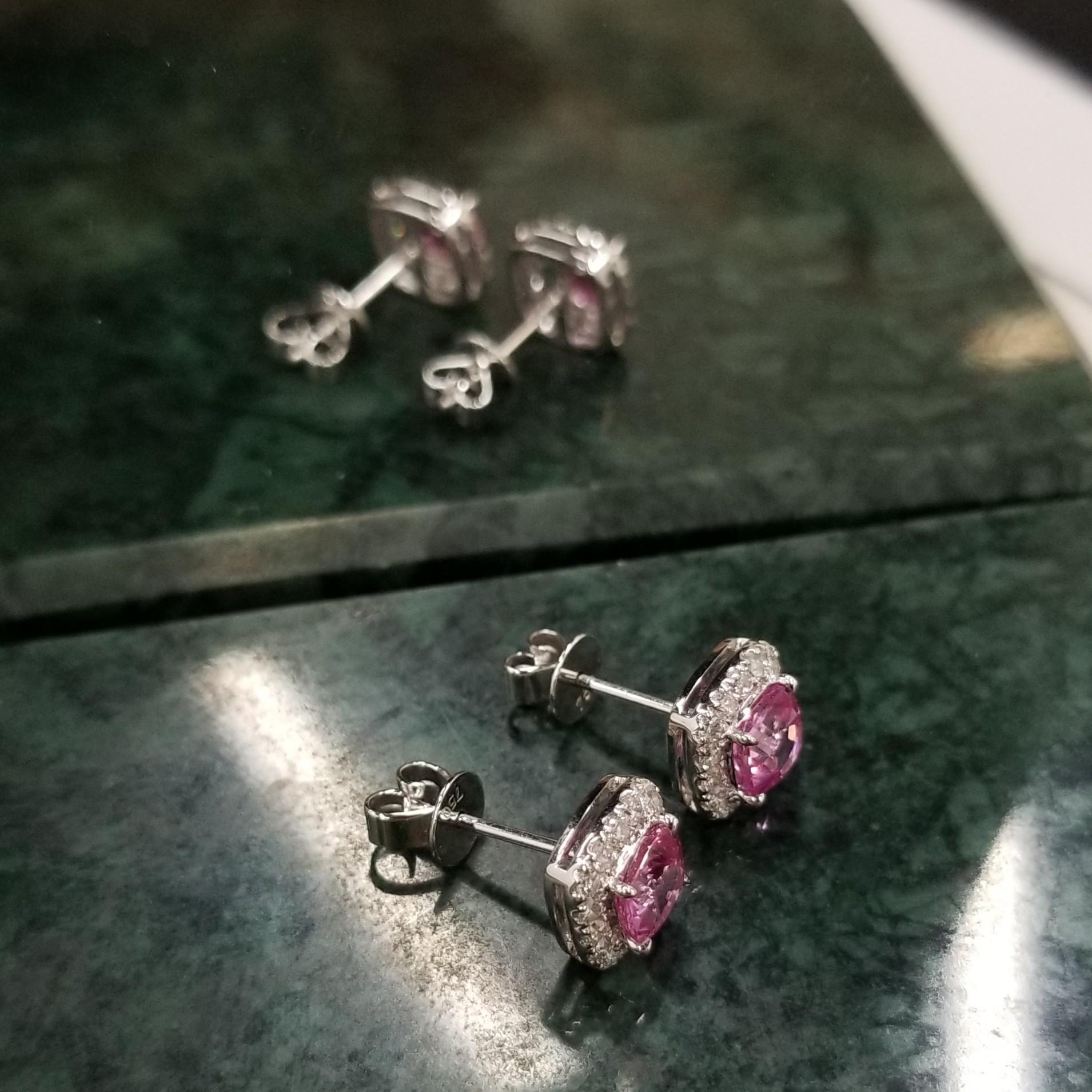 IGI Certified 1.78 Carat Pink Sapphire & Diamond Earring in 18K White Gold In New Condition For Sale In KOWLOON, HK