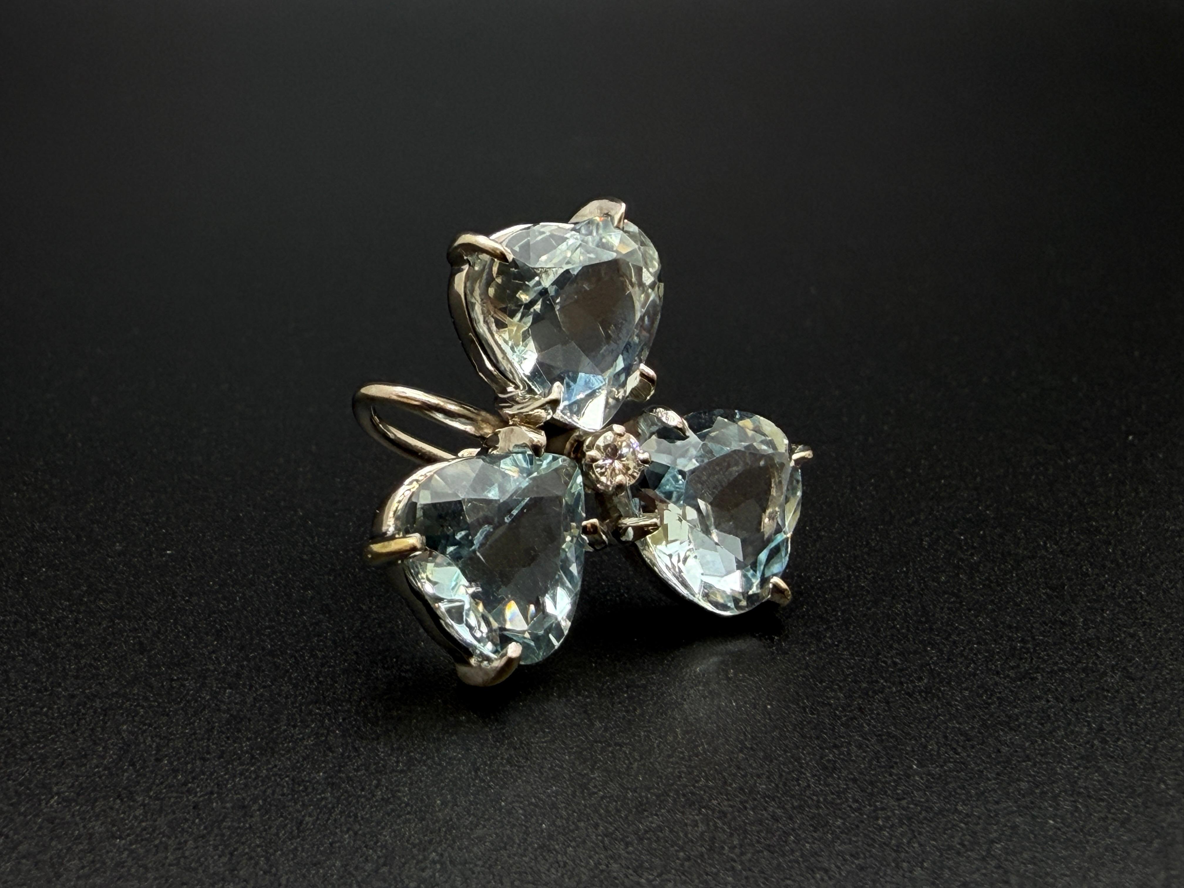 Cuore Orecchini a trifoglio in oro bianco 14K con diamante e acquamarina blu certificati IGI 18 CT in vendita