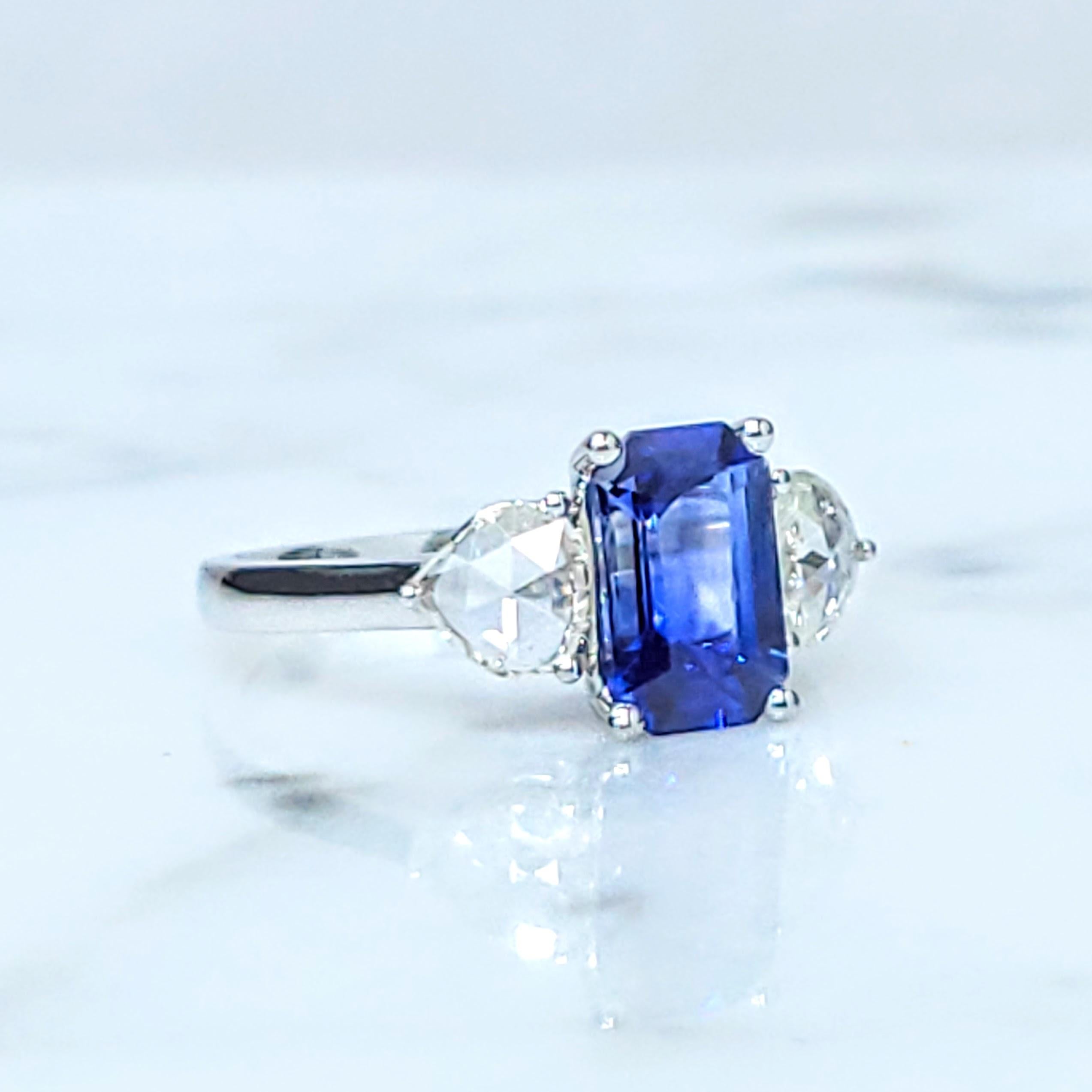 IGI-zertifizierter 1,82 Karat blauer Saphir & Diamantring aus 18 Karat Weißgold im Angebot 1