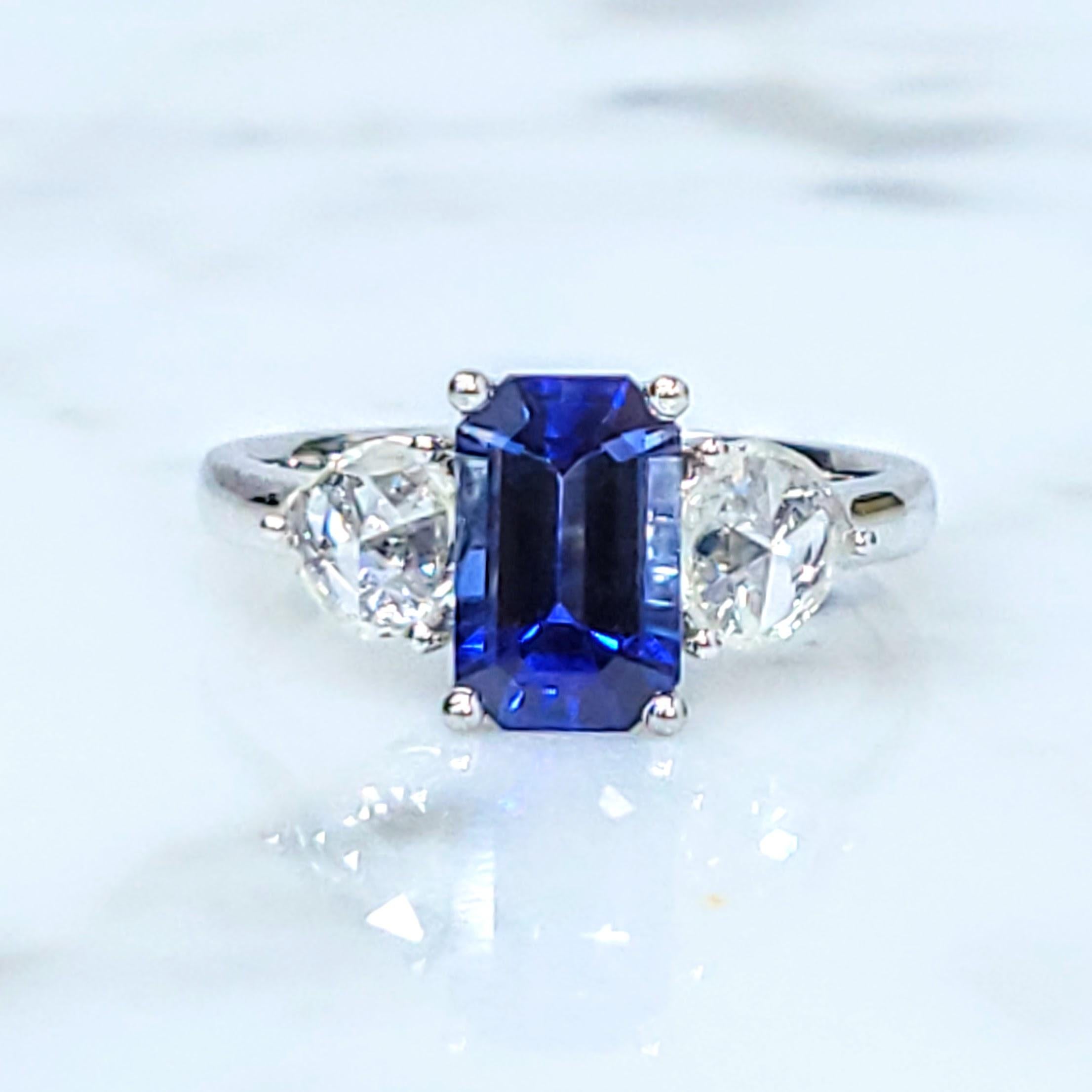IGI-zertifizierter 1,82 Karat blauer Saphir & Diamantring aus 18 Karat Weißgold im Angebot 3
