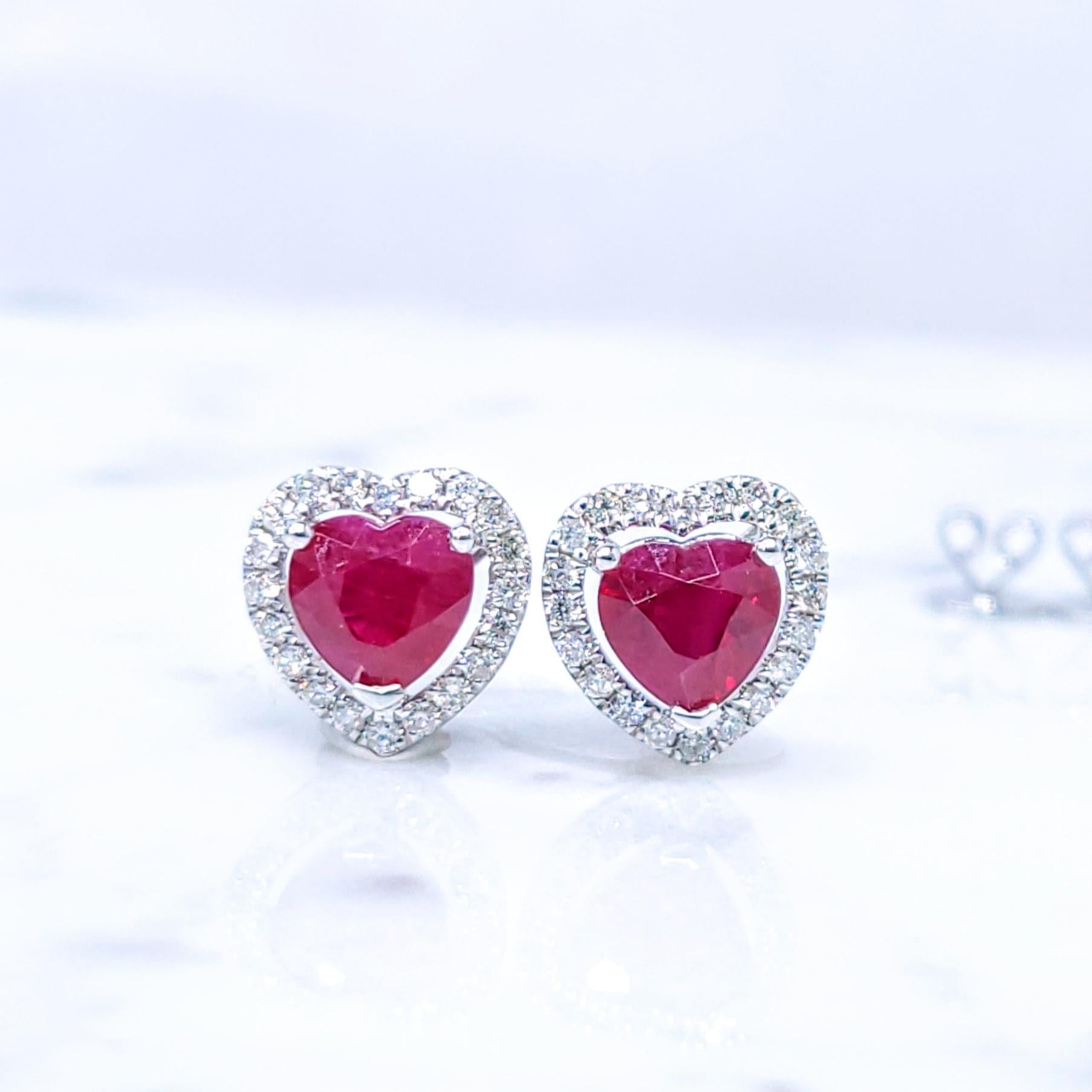 Expression exceptionnelle de l'amour et de la rareté, ces boucles d'oreilles certifiées IGI affichent un magnifique poids total de 1,82 carat de rubis naturels de Birmanie. Considérées comme les rubis les plus précieux au monde, ces pierres