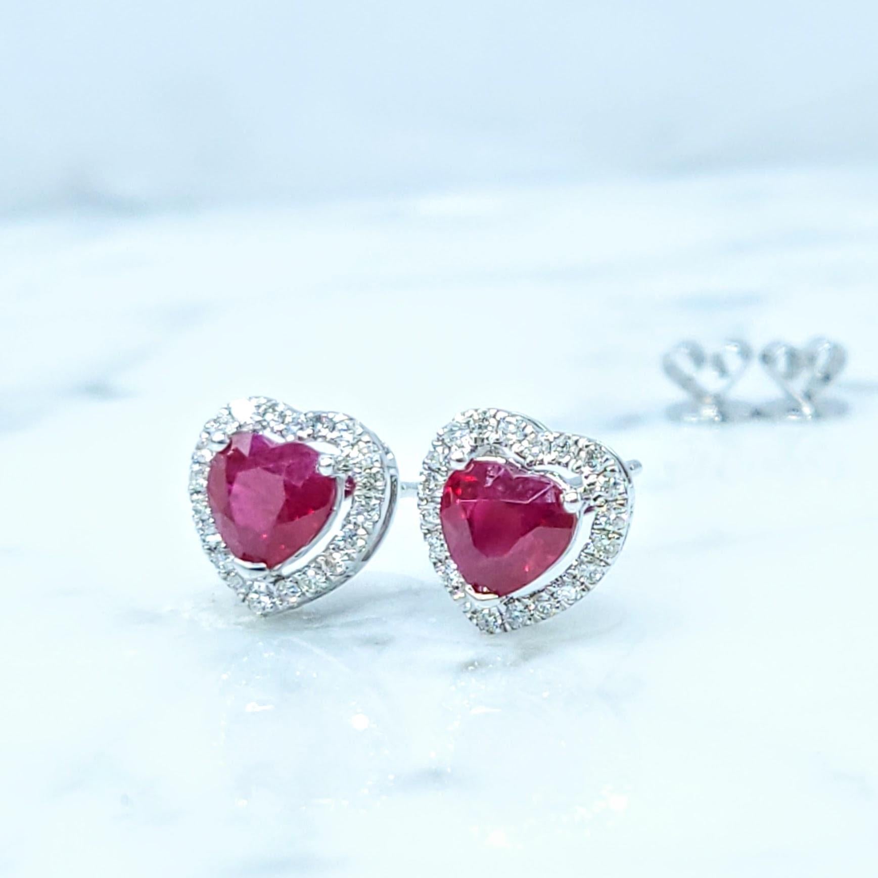 Taille cœur Boucles d'oreilles en or blanc 18 carats certifiées IGI avec rubis de Birmanie et diamants de 1,82 carat en vente