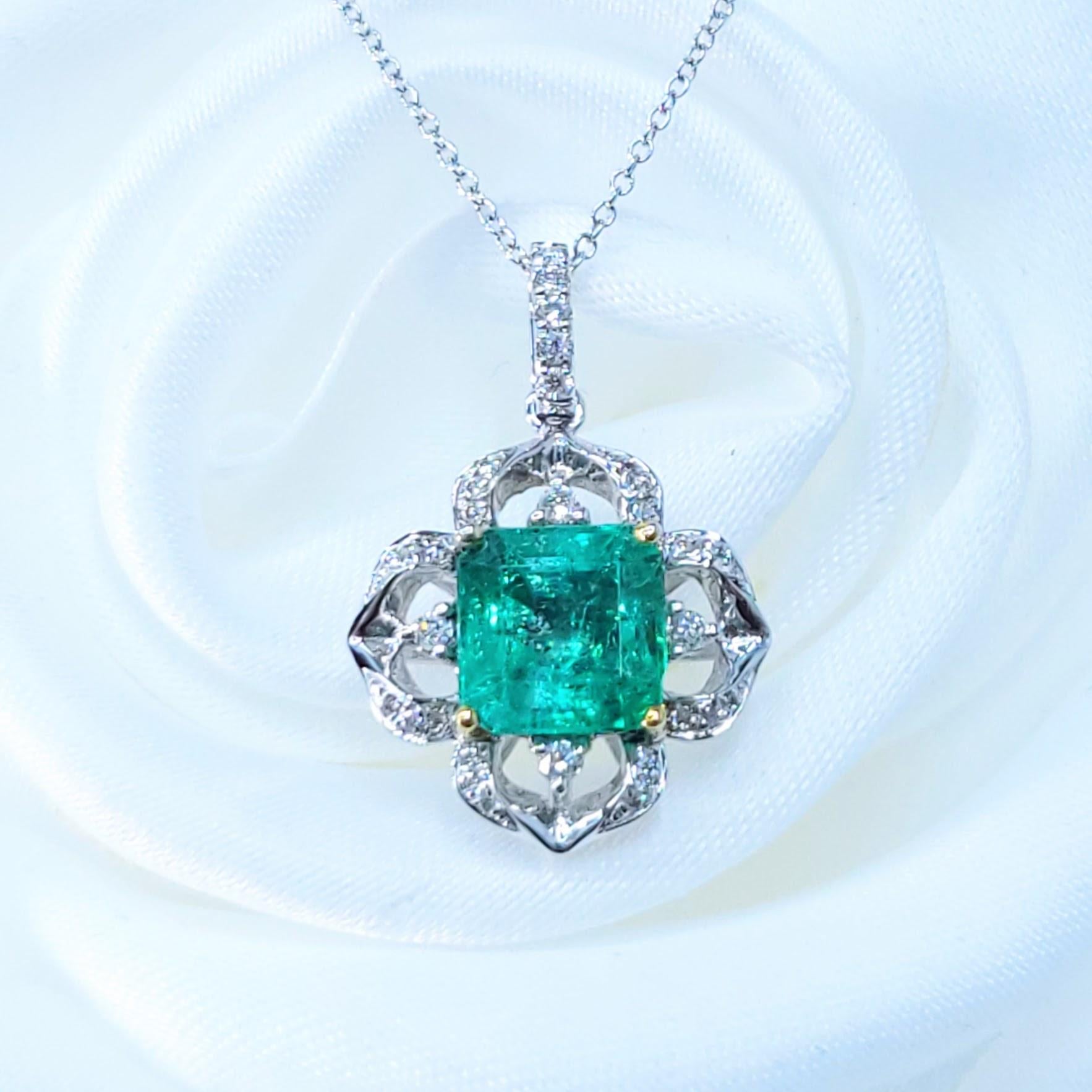 IGI-zertifiziert 1,83 Karat kolumbianischen Smaragd ein Diamant-Anhänger in 18K Gold im Angebot 1