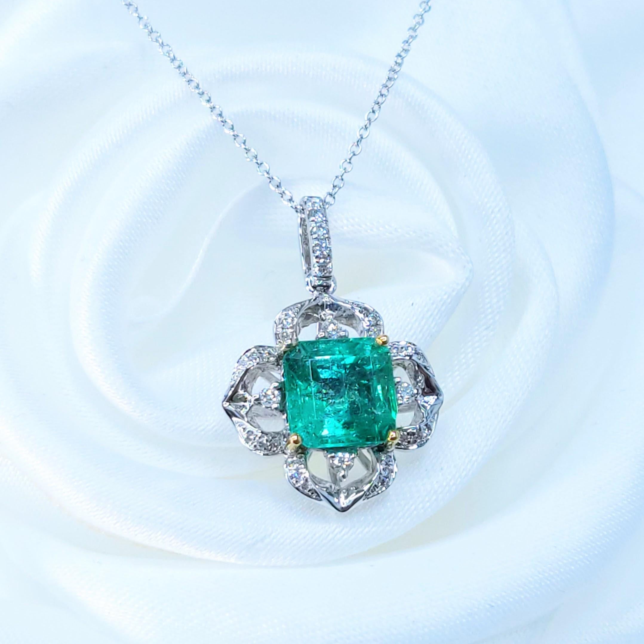 IGI-zertifiziert 1,83 Karat kolumbianischen Smaragd ein Diamant-Anhänger in 18K Gold im Angebot 2