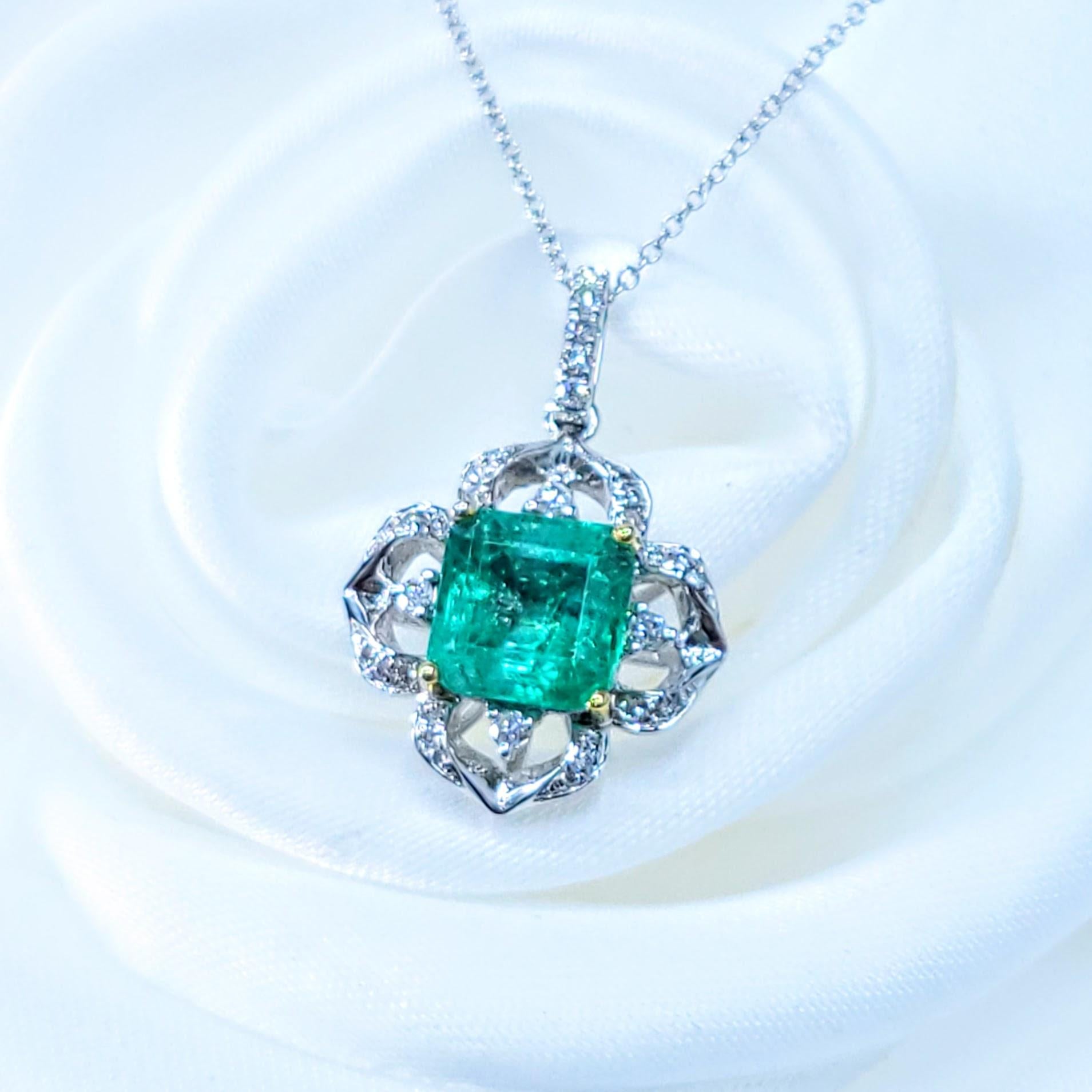 IGI-zertifiziert 1,83 Karat kolumbianischen Smaragd ein Diamant-Anhänger in 18K Gold im Angebot 3