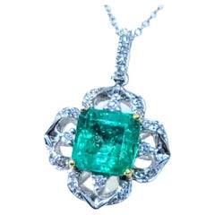 Pendentif en or 18 carats certifié IGI de 1,83 carat d
émeraude colombienne et de diamant