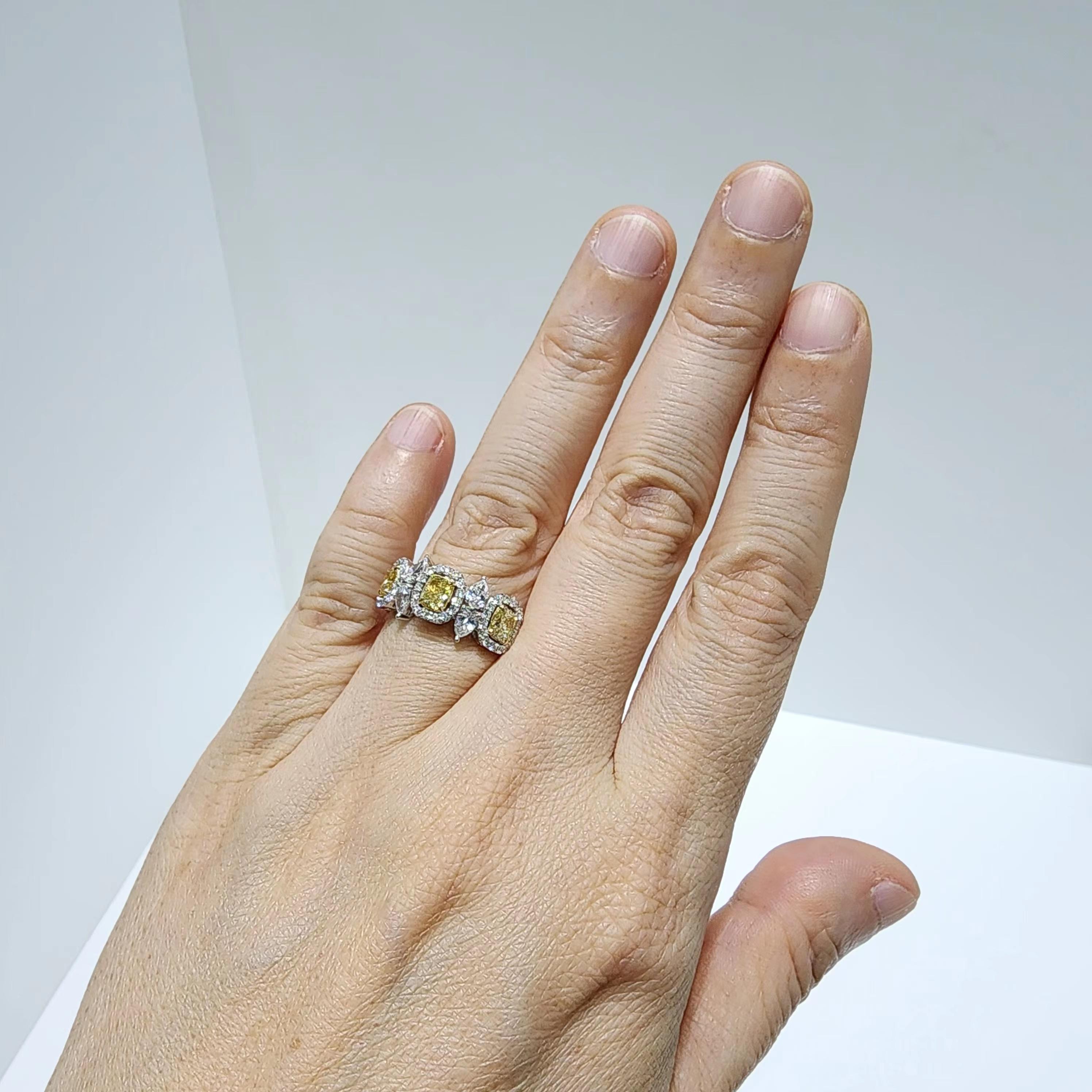 IGI Certified 1.87 Carat Yellow Diamond Fancy Diamond Rings in 18K White Gold In New Condition For Sale In Hong Kong, HK