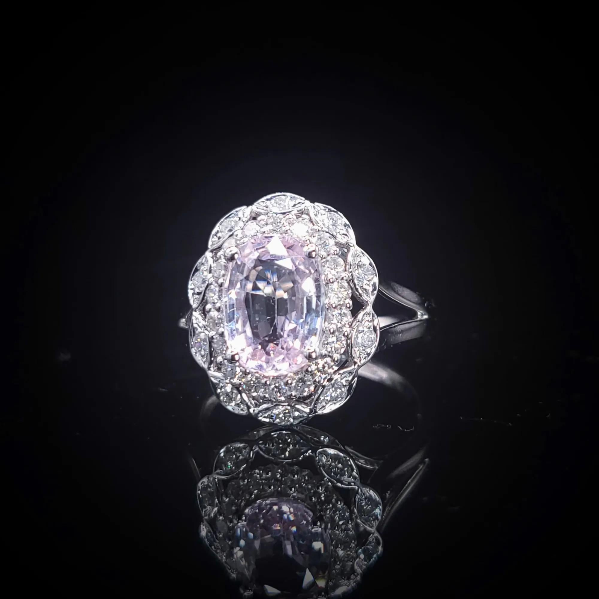 IGI Certified 1.89 Carat No Heat Cyelon Sapphire & Diamond Ring 18K White Gold For Sale 4