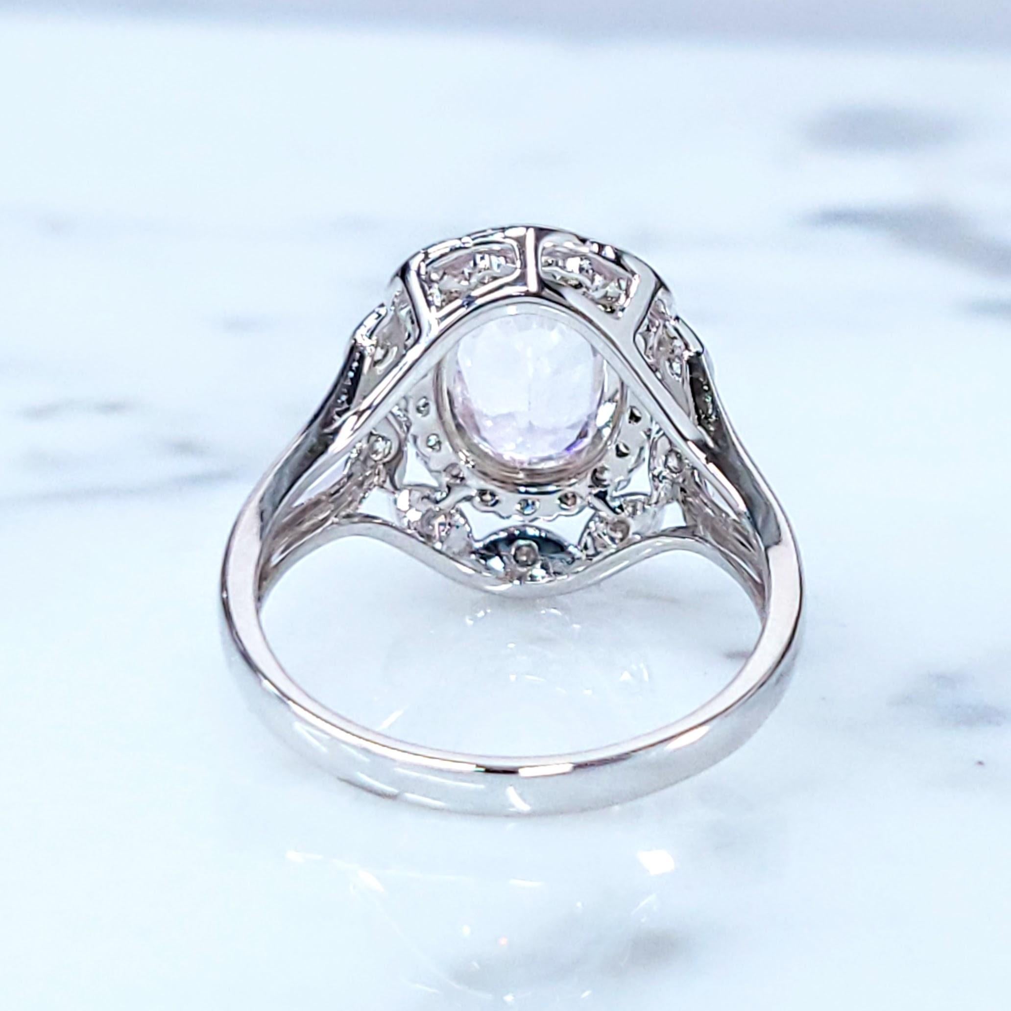 Women's IGI Certified 1.89 Carat No Heat Cyelon Sapphire & Diamond Ring 18K White Gold For Sale