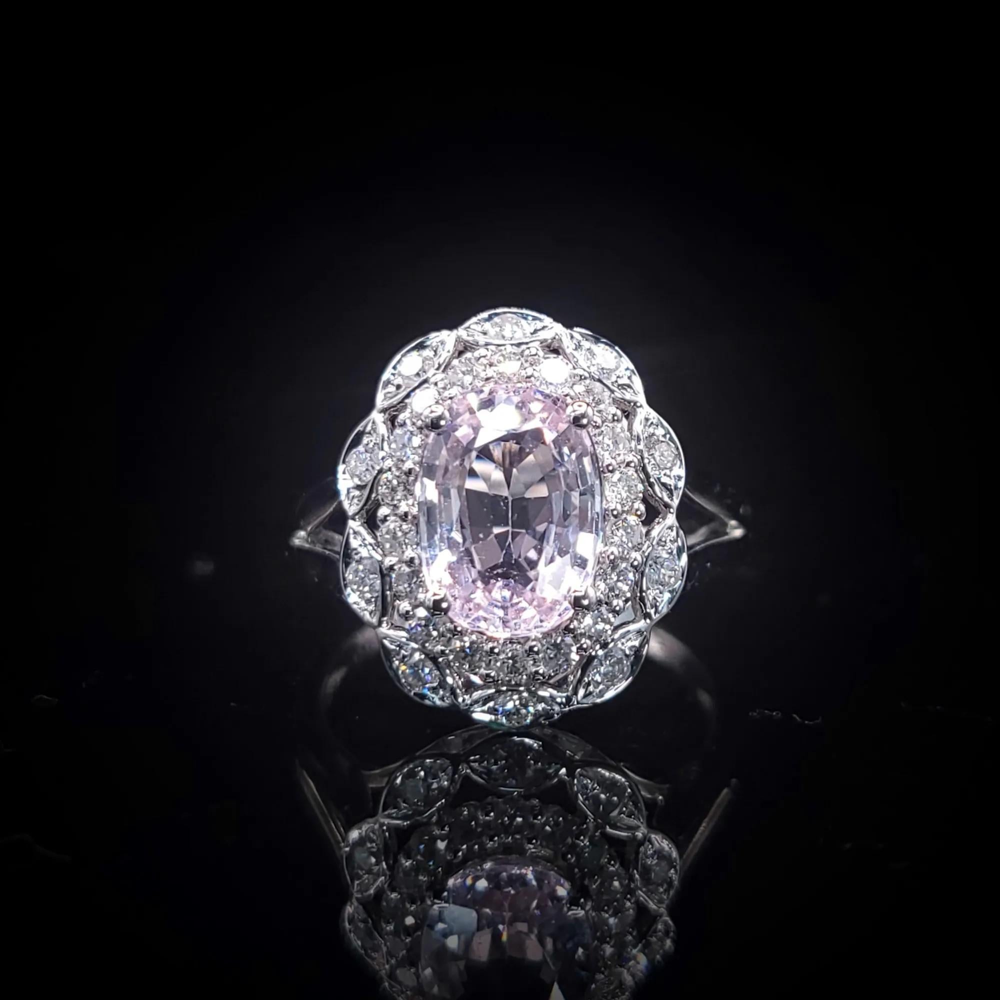 IGI Certified 1.89 Carat No Heat Cyelon Sapphire & Diamond Ring 18K White Gold For Sale 3