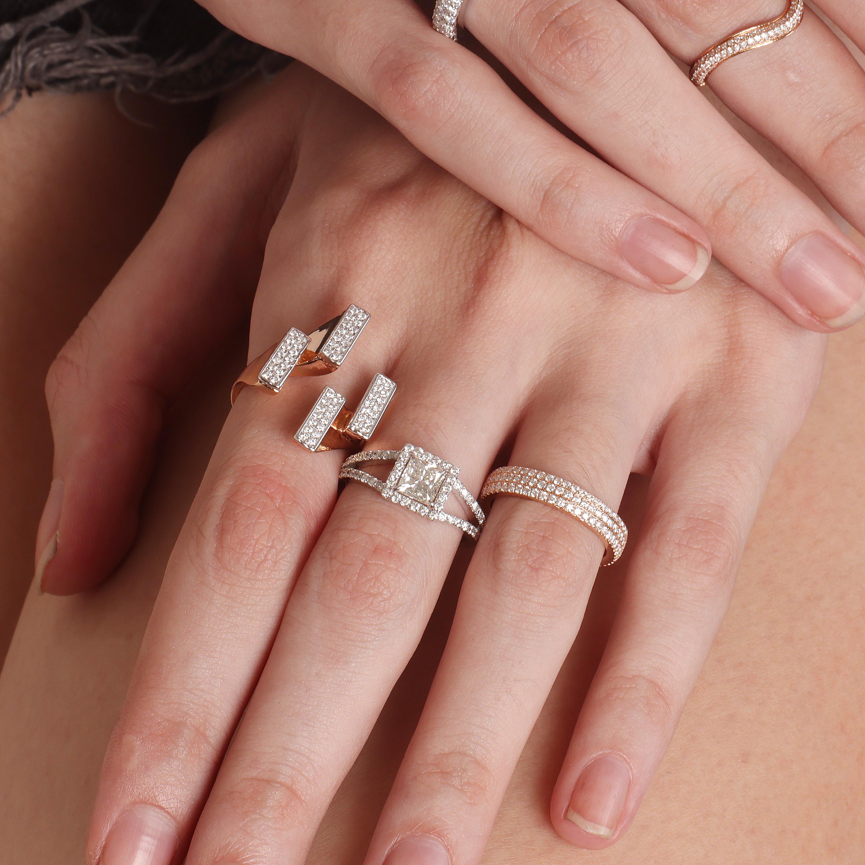 IGI Certified 18k Gold 0.3 Carat Natural Diamond G-VS Designer Rose Ring In New Condition For Sale In Los Angeles, CA