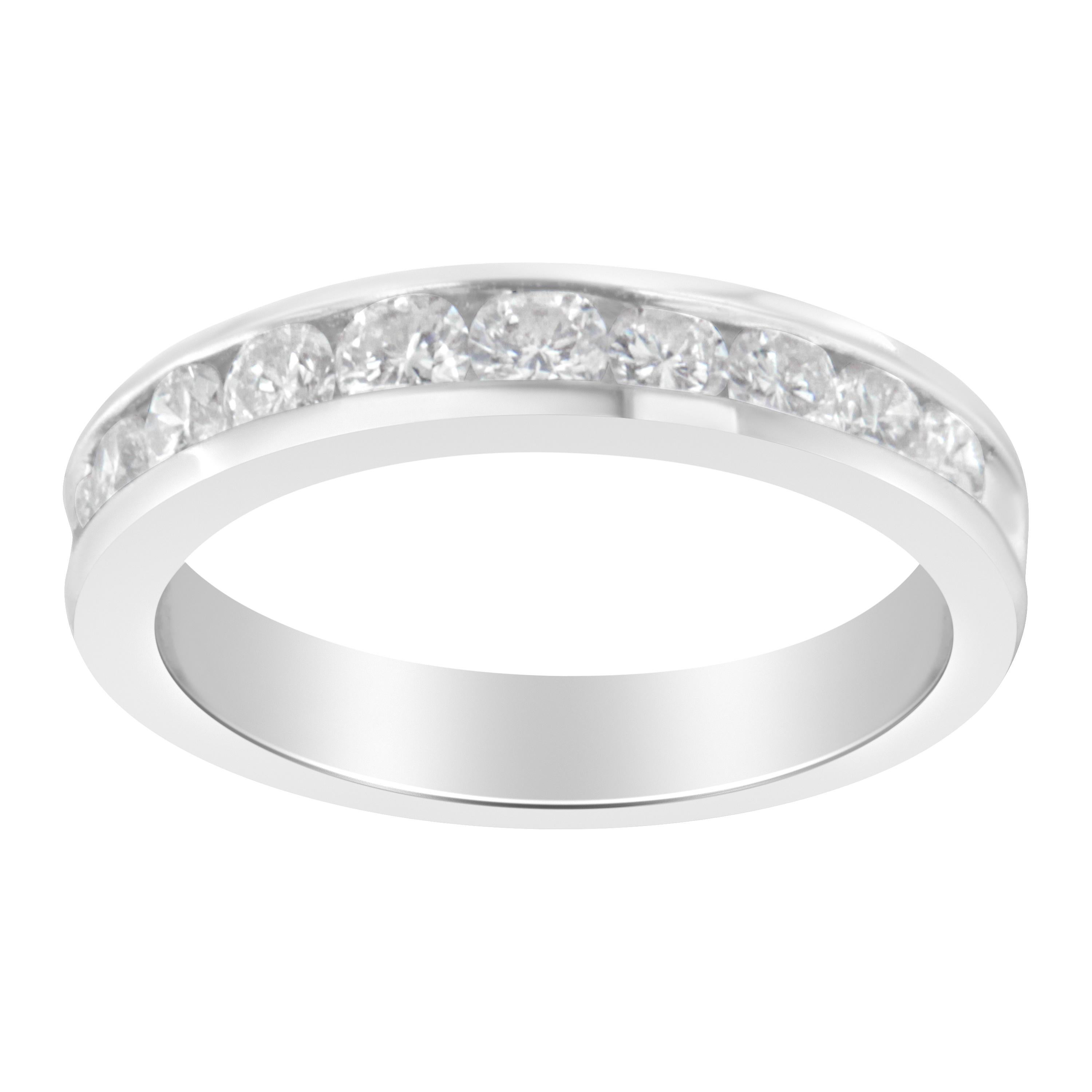 Round Cut IGI Certified 18K White Gold 1.00 Carat Diamond Wedding Band Ring For Sale