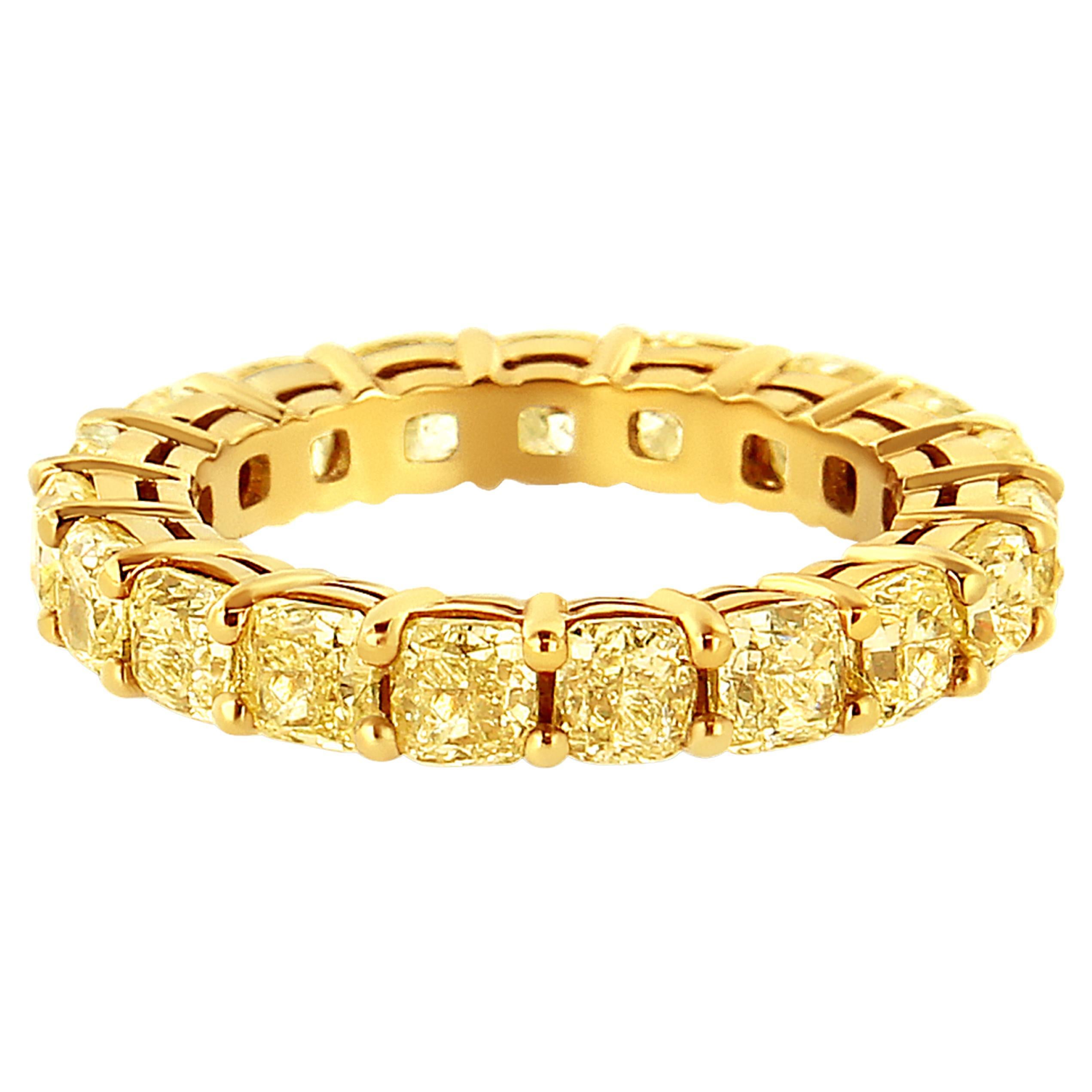 Anneau d'éternité en or jaune 18 carats certifié IGI avec diamants taille coussin jaune de 5,0 carats
