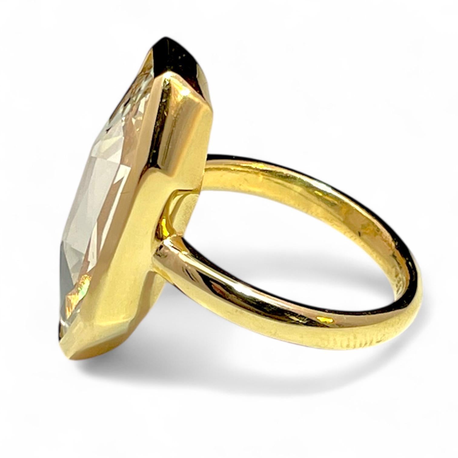 Modernist 7.36 carat Rare Octagonal Cut Diamond 18k Yellow Gold Ring  IGI Certified For Sale