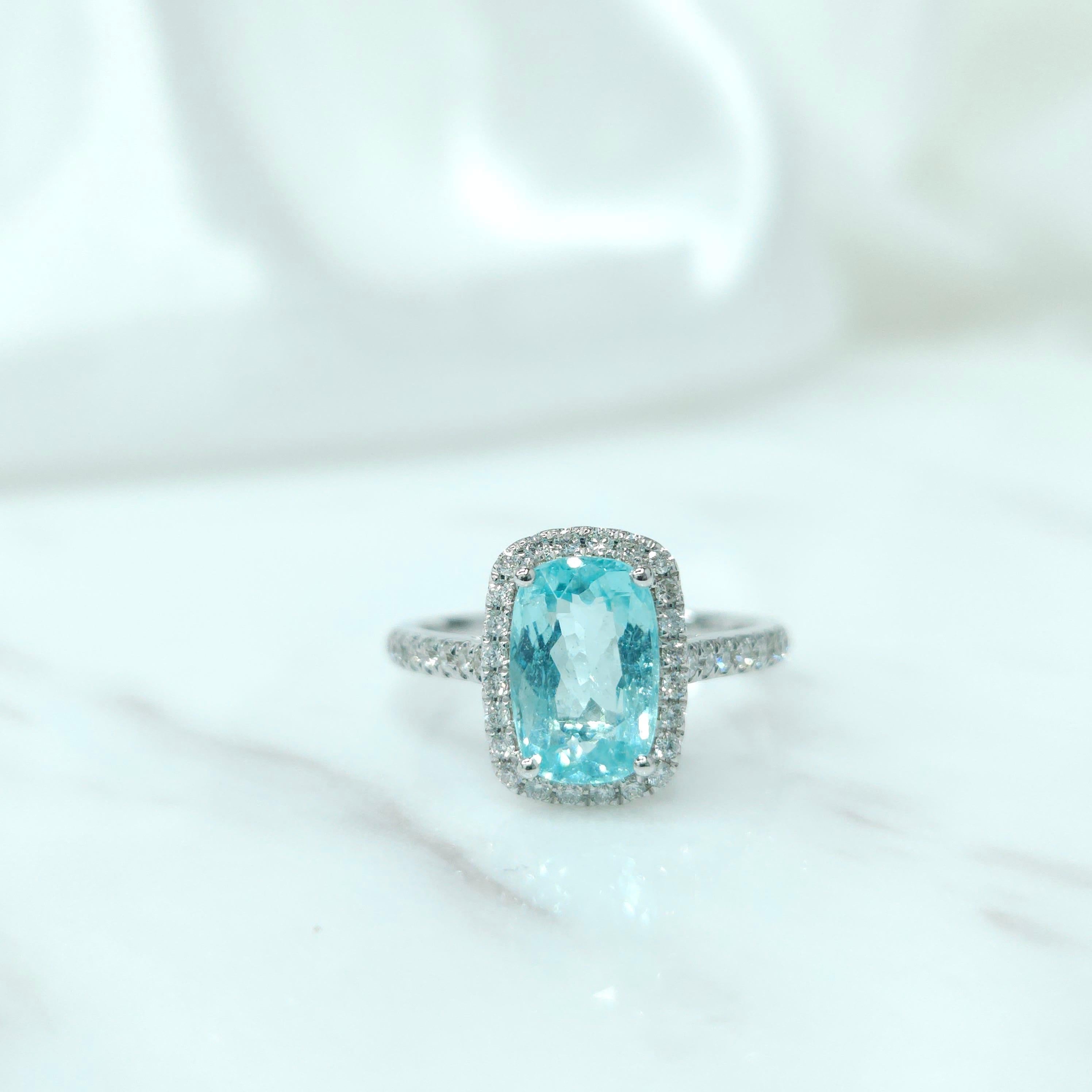 IGI Certified 1.90 Carat Paraiba & Diamond Ring in 18K White Gold In New Condition For Sale In KOWLOON, HK