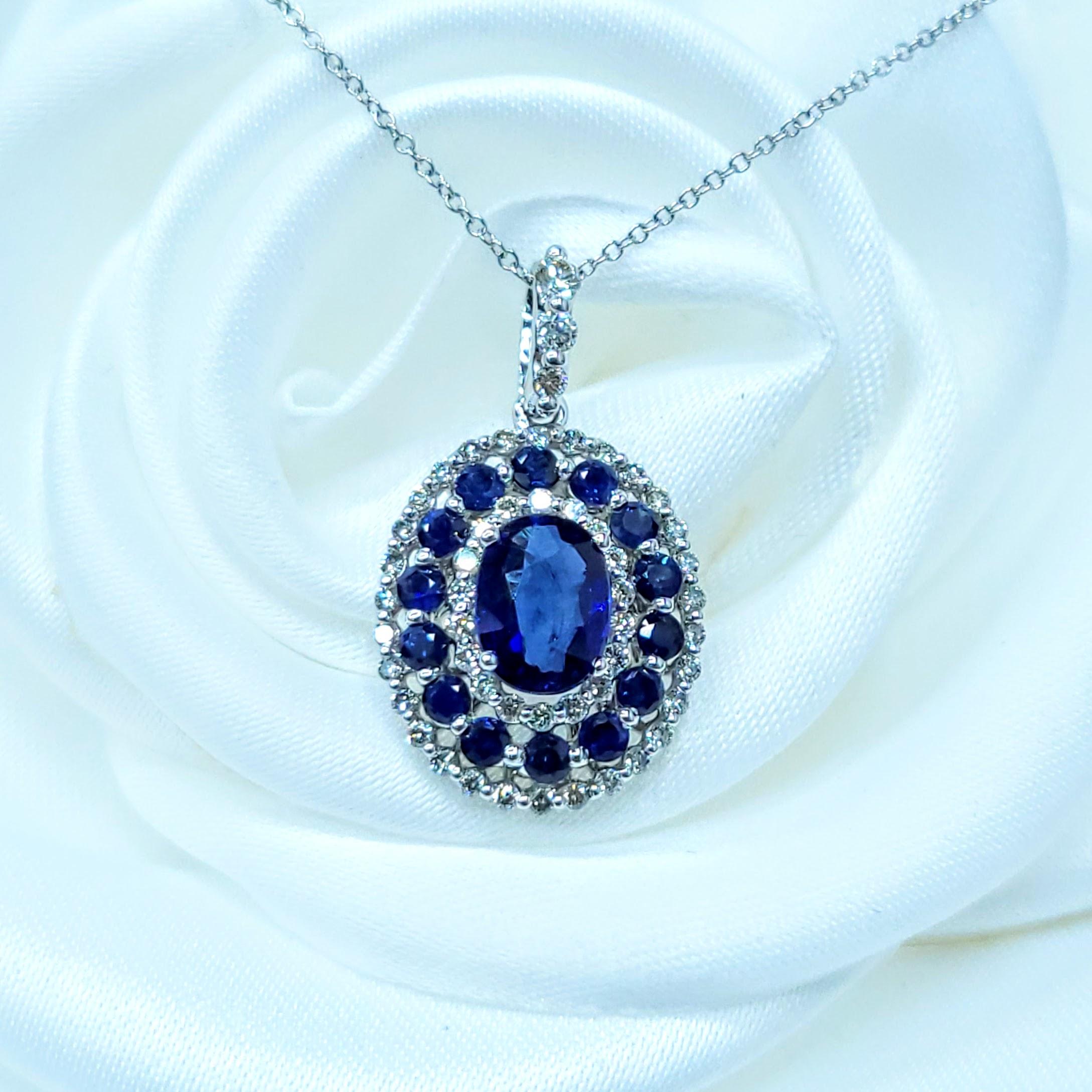 Pendentif en or blanc 18 carats saphir et diamant certifié IGI de 1,90 carat en vente 1