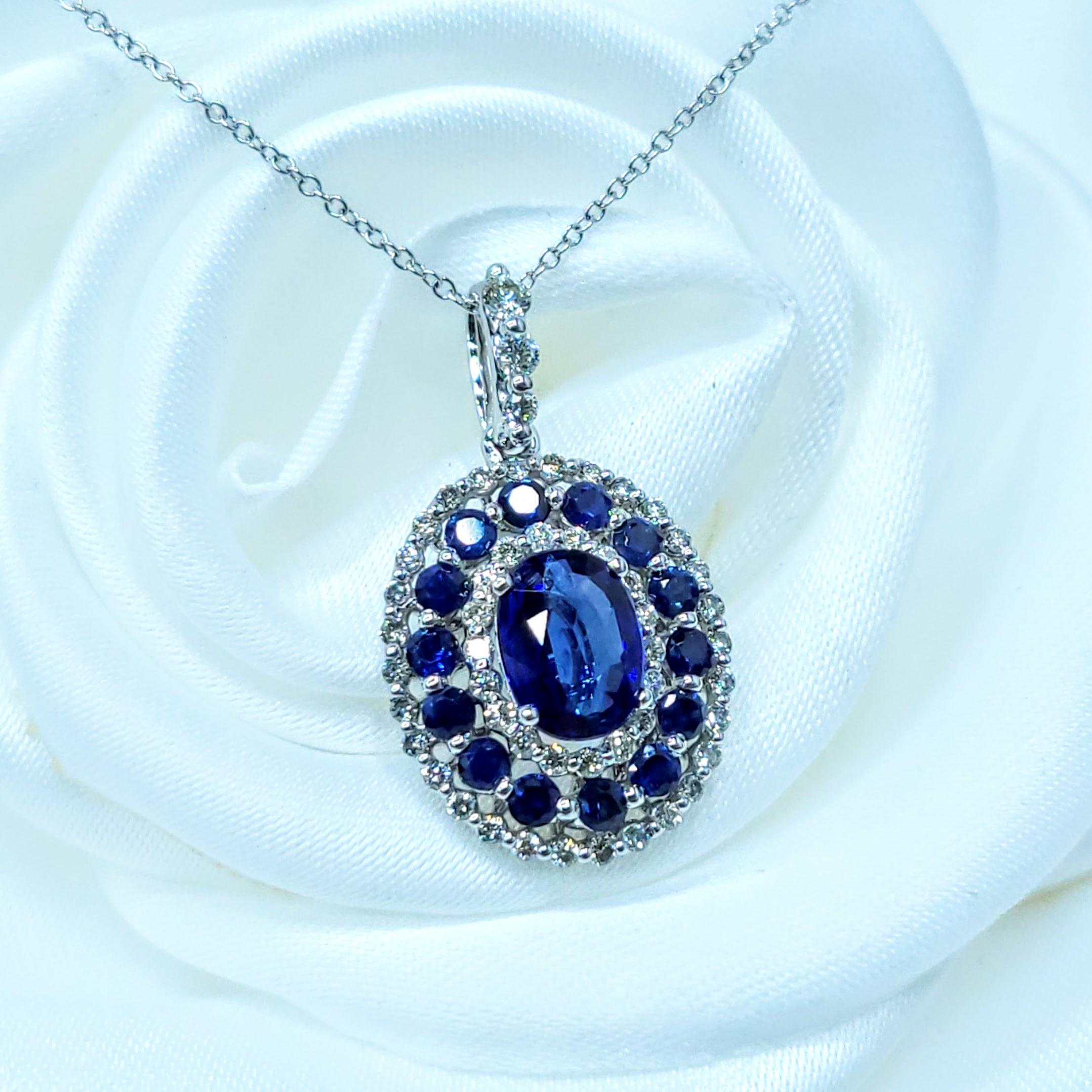 Pendentif en or blanc 18 carats saphir et diamant certifié IGI de 1,90 carat en vente 2