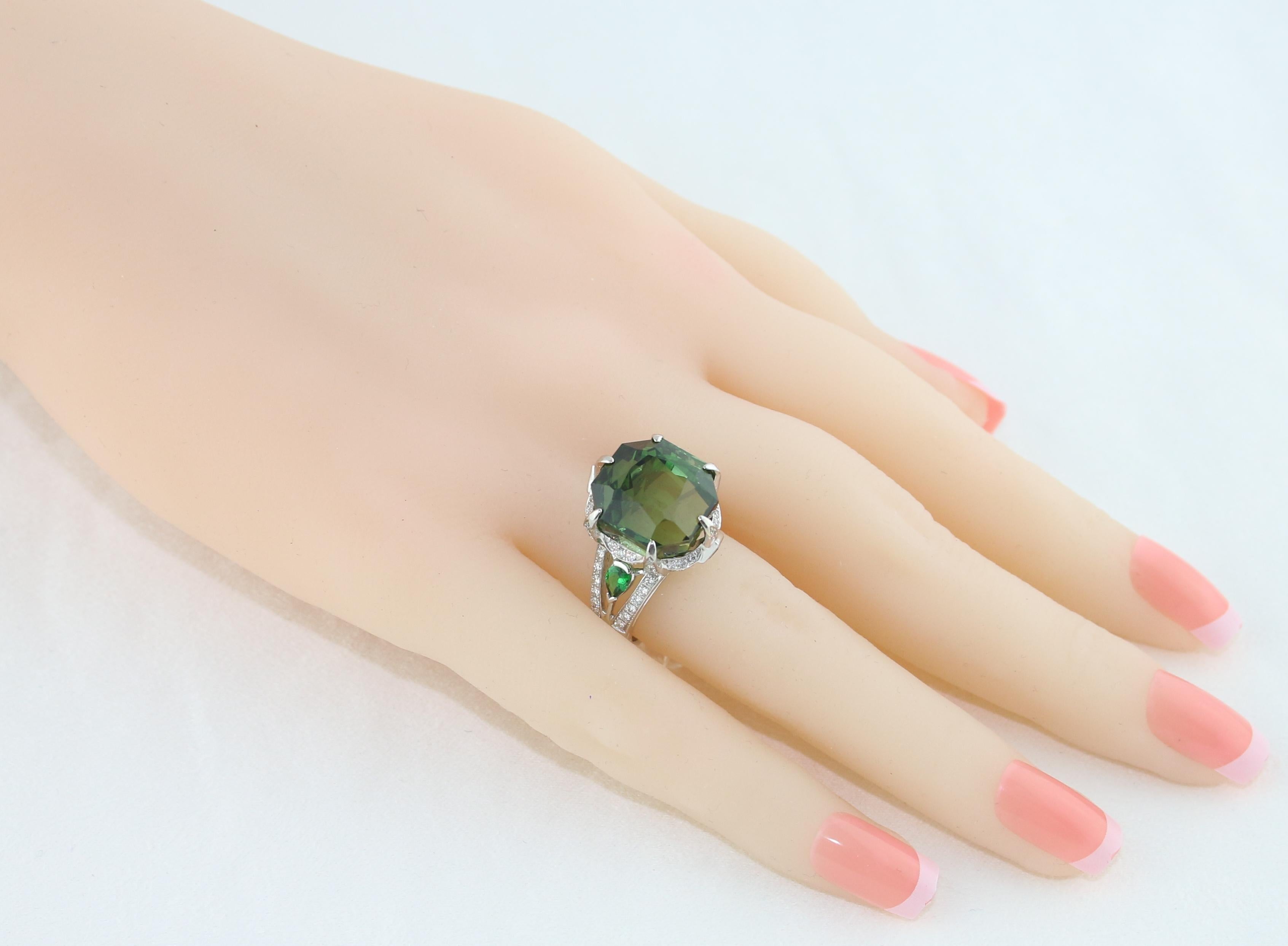 IGI Certificado 19,00 Quilates Turmalina Tsavorita Diamante Anillo de Oro en Nuevo estado para la venta en New York, NY