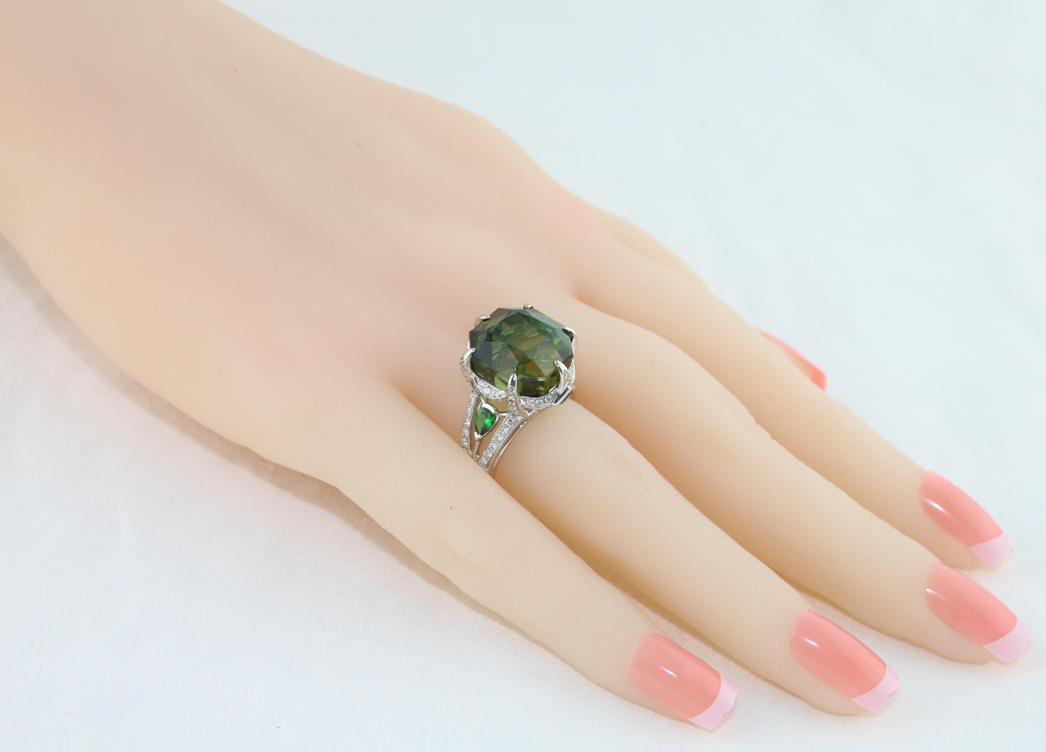 De las mujeres IGI Certificado 19,00 Quilates Turmalina Tsavorita Diamante Anillo de Oro en venta