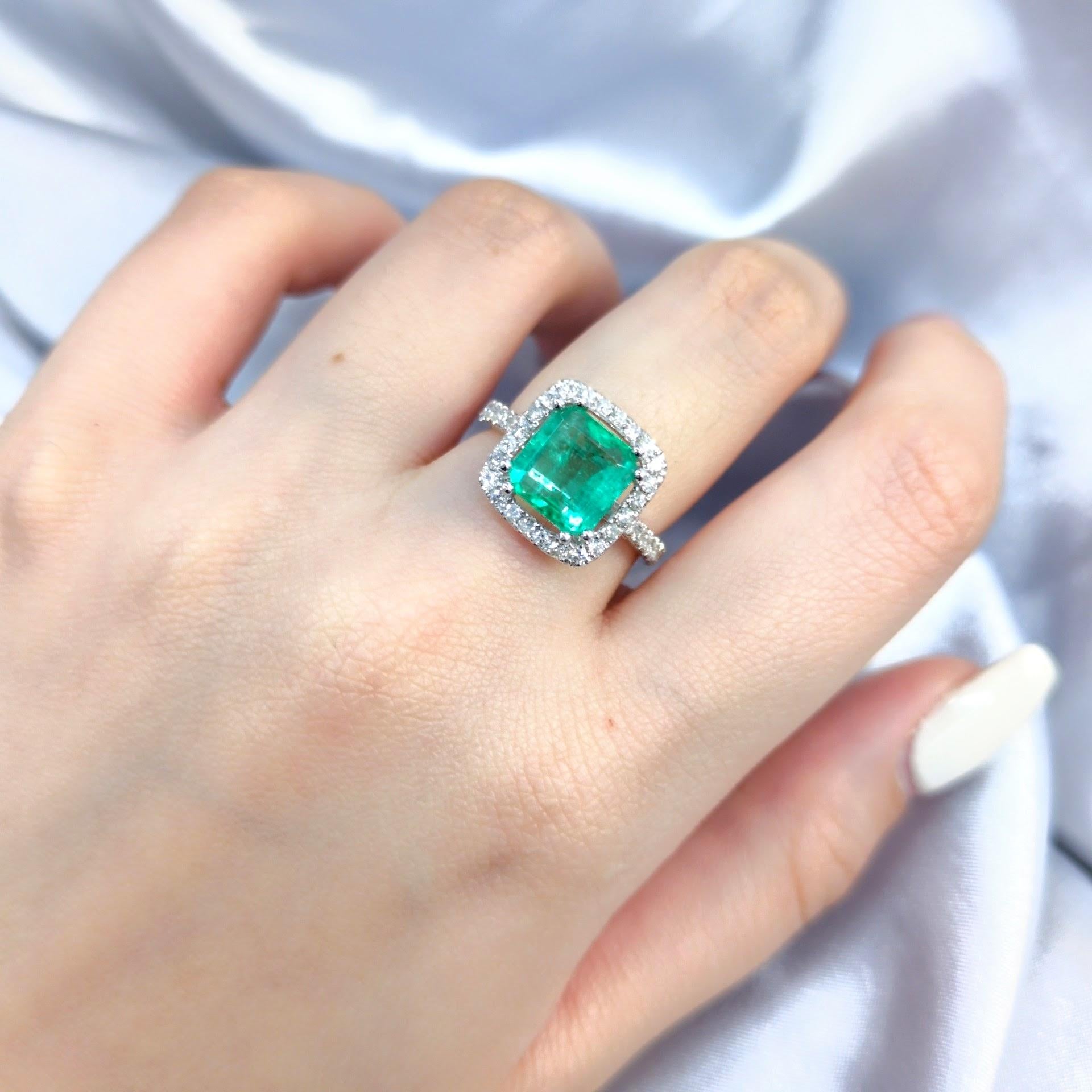 Introducing a stunning piece of jewelry that is sure to captivate and leave a lasting impression - the IGI Certified  1.91 Carat Colombian Emerald ring. This exquisite ring features an bluish green colored emerald, renowned for its exceptional
