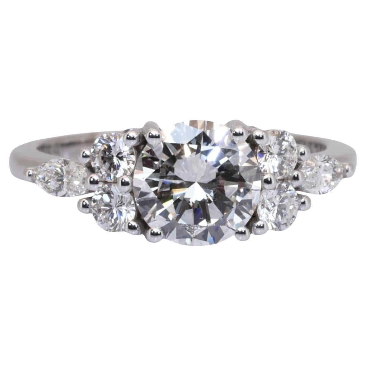 IGI zertifiziert 1,91ct Diamanten Cluster Ring in 18k Weißgold