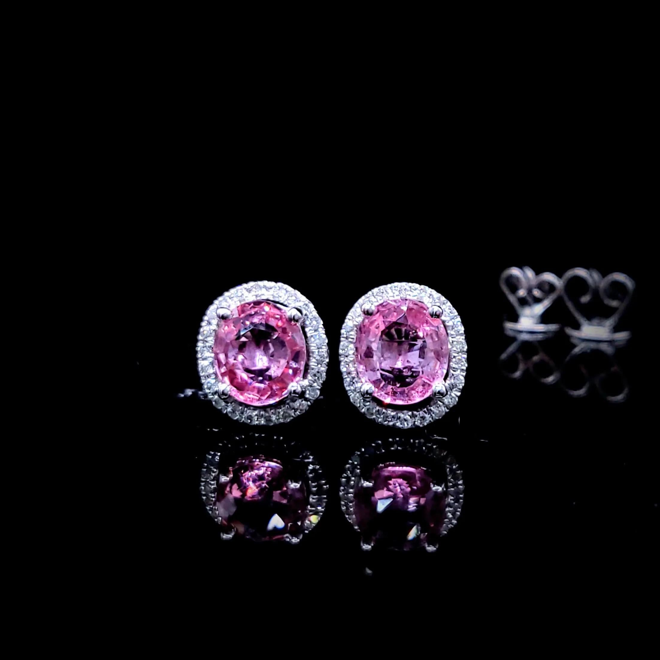 IGI Certified 1.94 Carat Padparadscha and Diamond Earrings in 18K White Gold in vendita 4