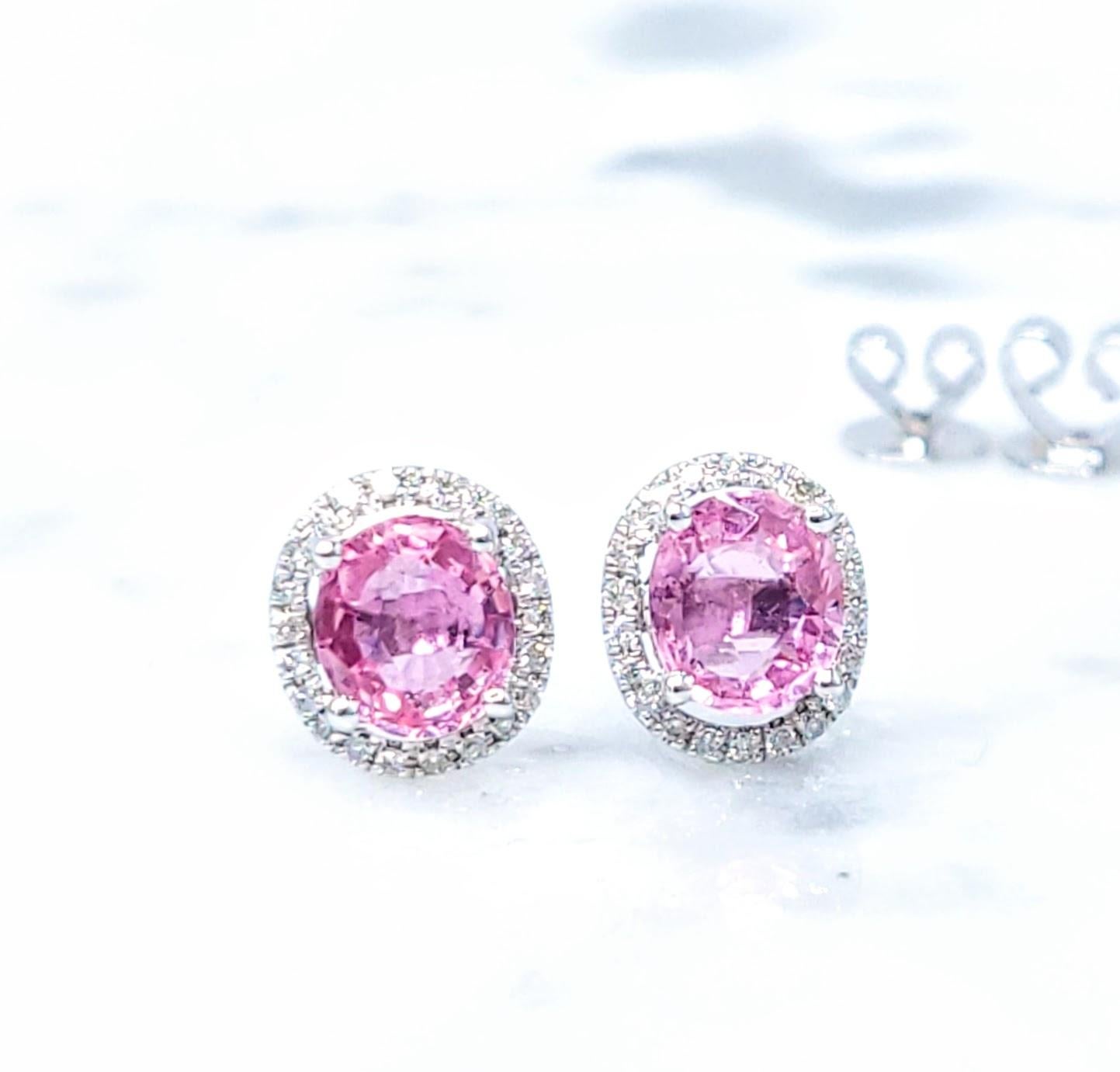 Taglio ovale IGI Certified 1.94 Carat Padparadscha and Diamond Earrings in 18K White Gold in vendita