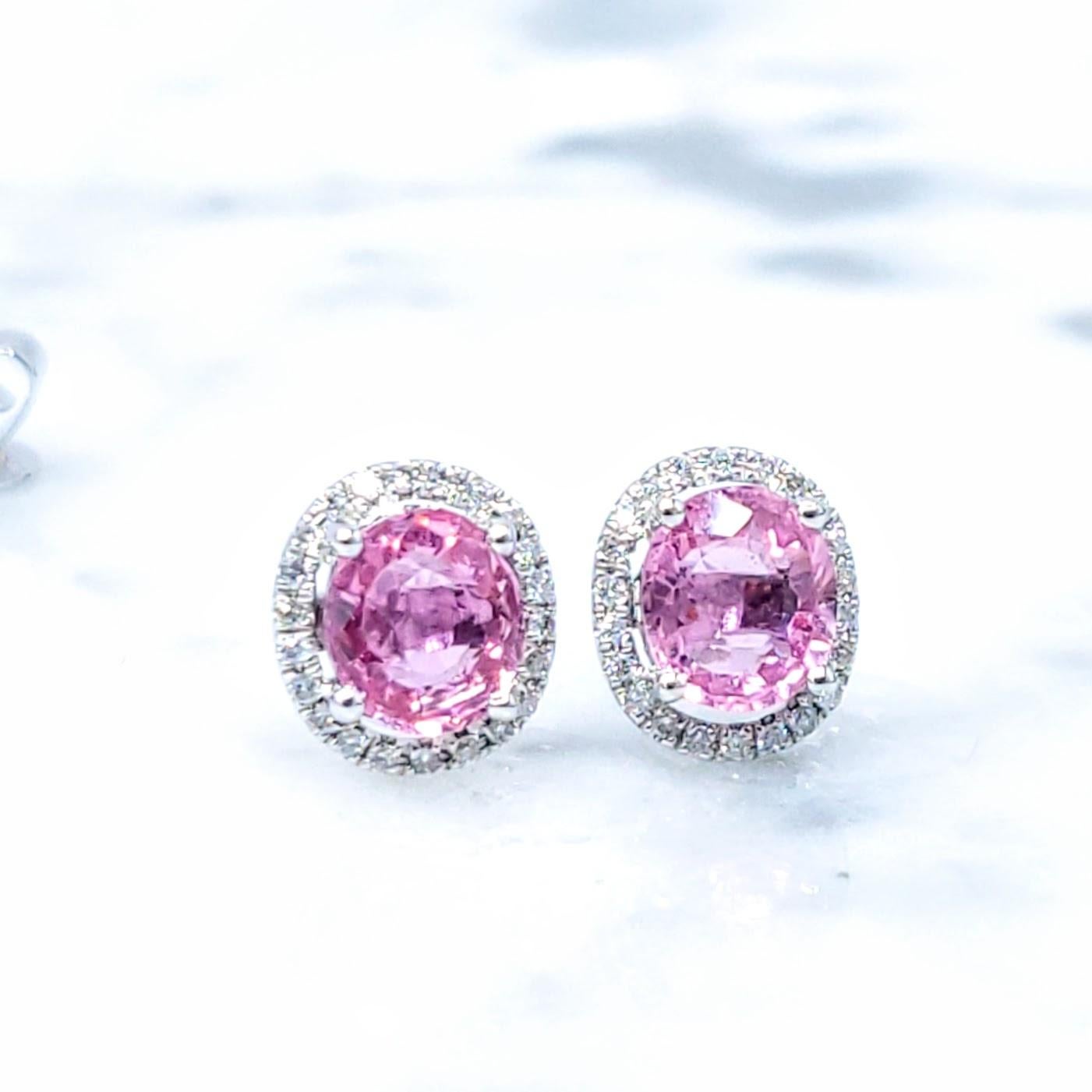 IGI Certified 1.94 Carat Padparadscha and Diamond Earrings in 18K White Gold in vendita 1