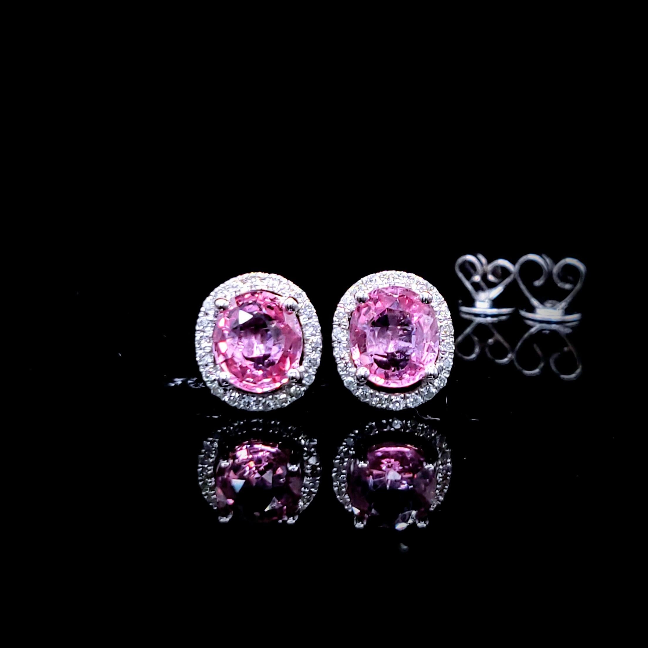 IGI Certified 1.94 Carat Padparadscha and Diamond Earrings in 18K White Gold in vendita 2