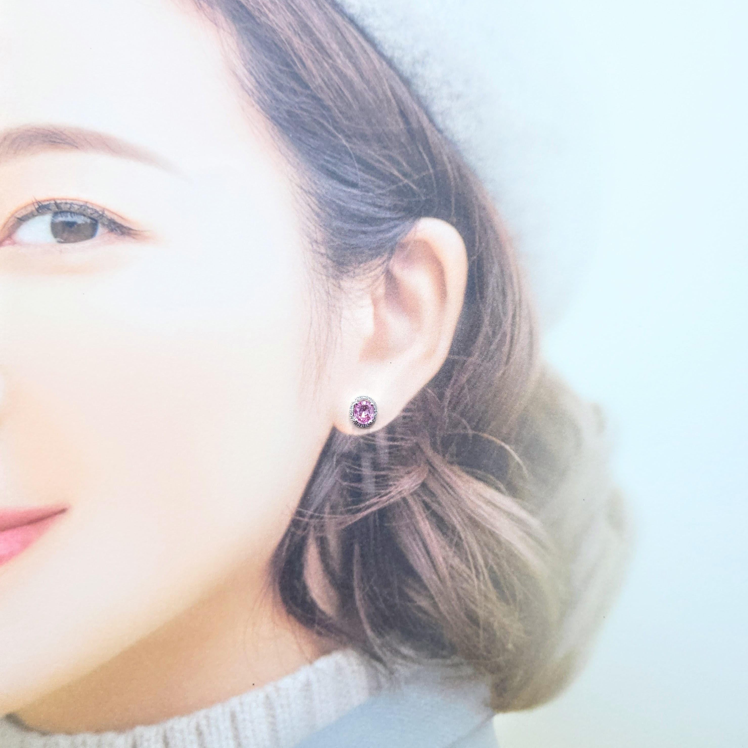 Moderno IGI Certified 1.94 Carat Padparadscha and Diamond Earrings in 18K White Gold in vendita