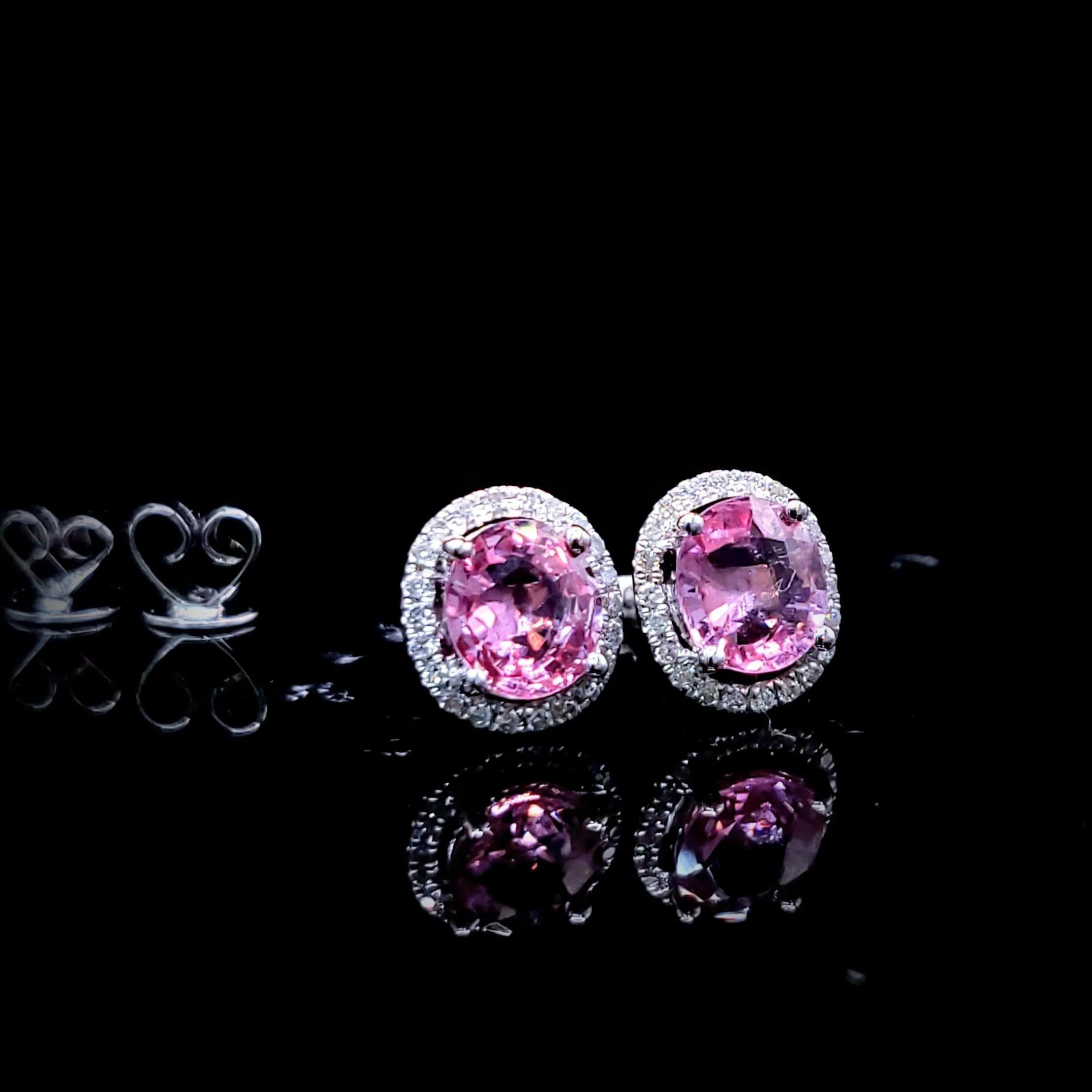 IGI Certified 1.94 Carat Padparadscha and Diamond Earrings in 18K White Gold in vendita 3