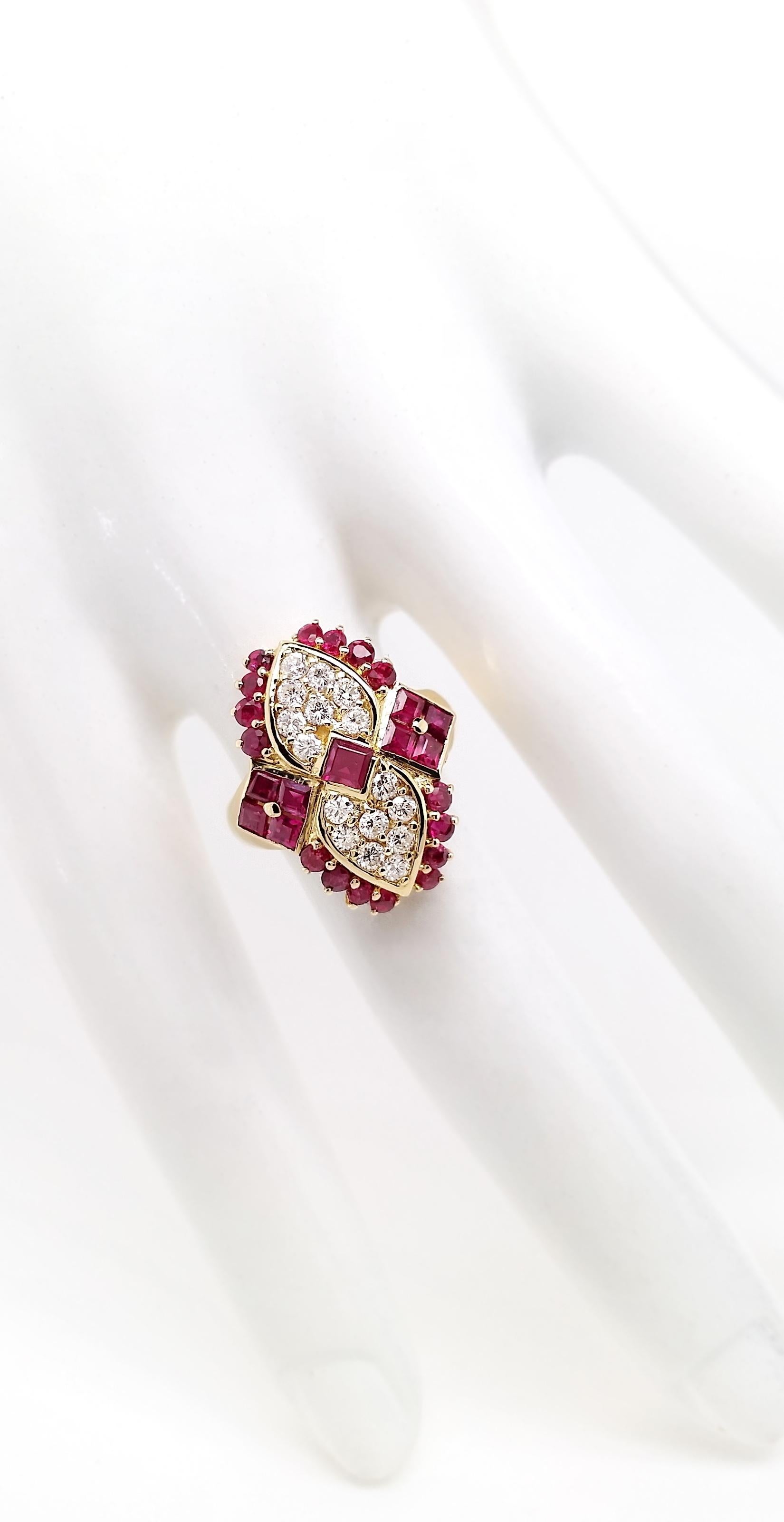 Mixed Cut IGI Certified 1.98ct Natural Rubies 0.65ct Natural Diamonds 18K Yellow Gold Ring