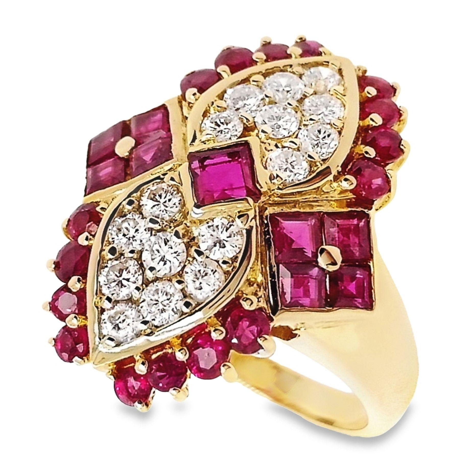 IGI Certified 1.98ct Natural Rubies 0.65ct Natural Diamonds 18K Yellow Gold Ring In New Condition In Hong Kong, HK