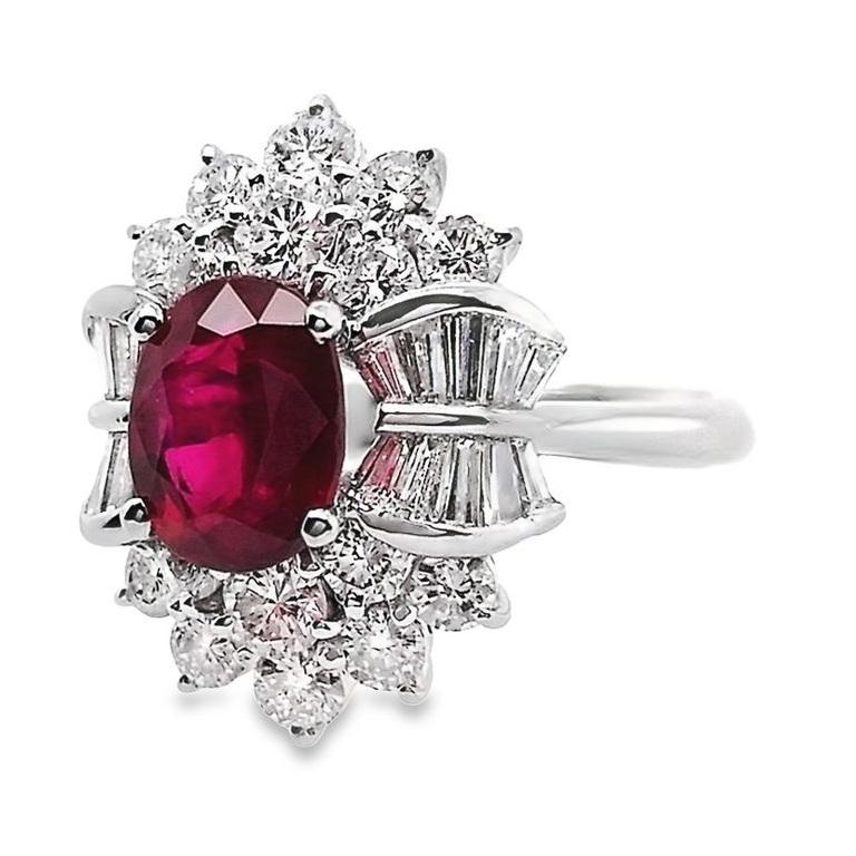 IGI Certified 1.98ct Natural Ruby and 1.00ct Diamonds 18k White Gold Ring In New Condition For Sale In Hong Kong, HK