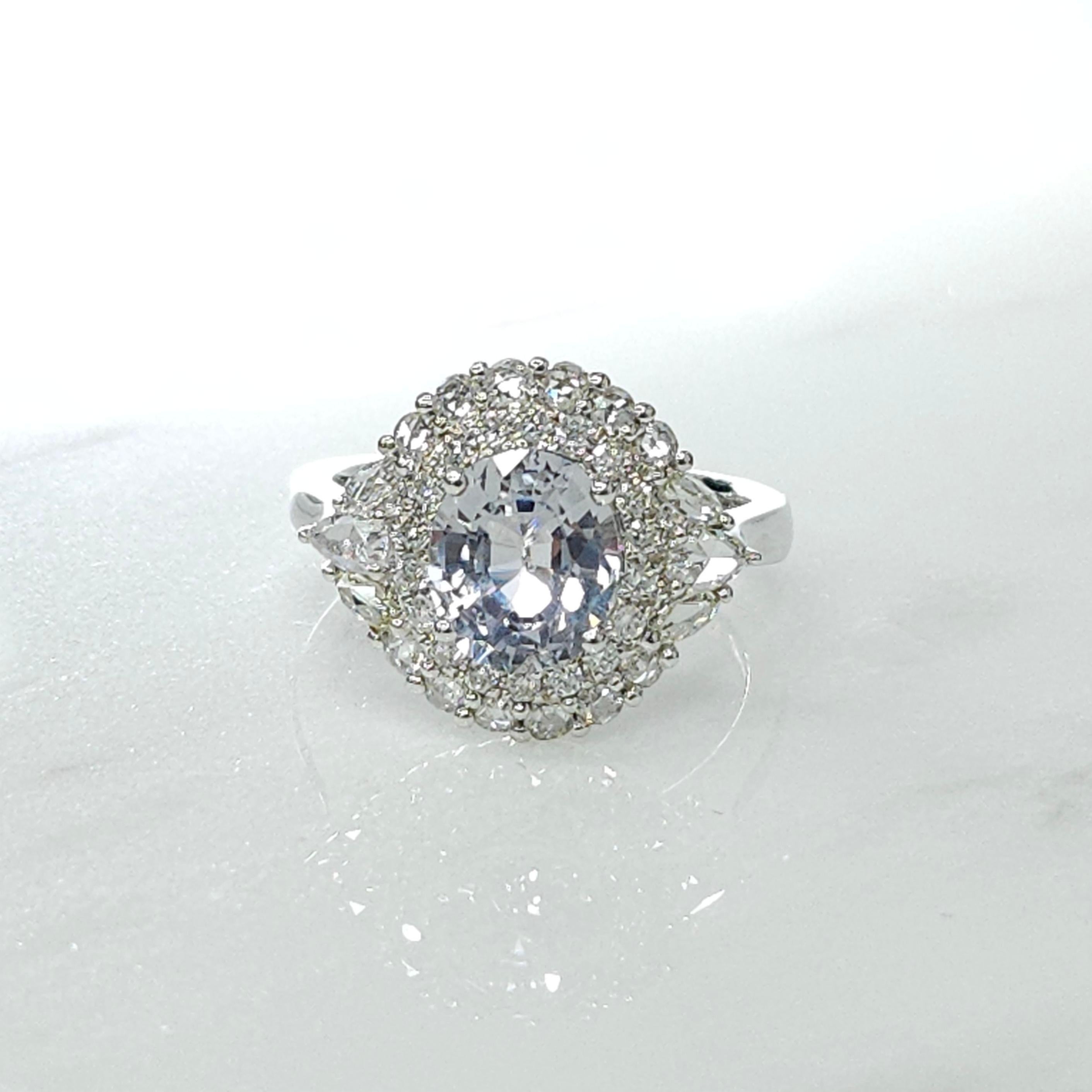 IGI Certified 1.99 Carat Unheated Sapphire & Diamond Ring in 18K WhiteGold For Sale 4