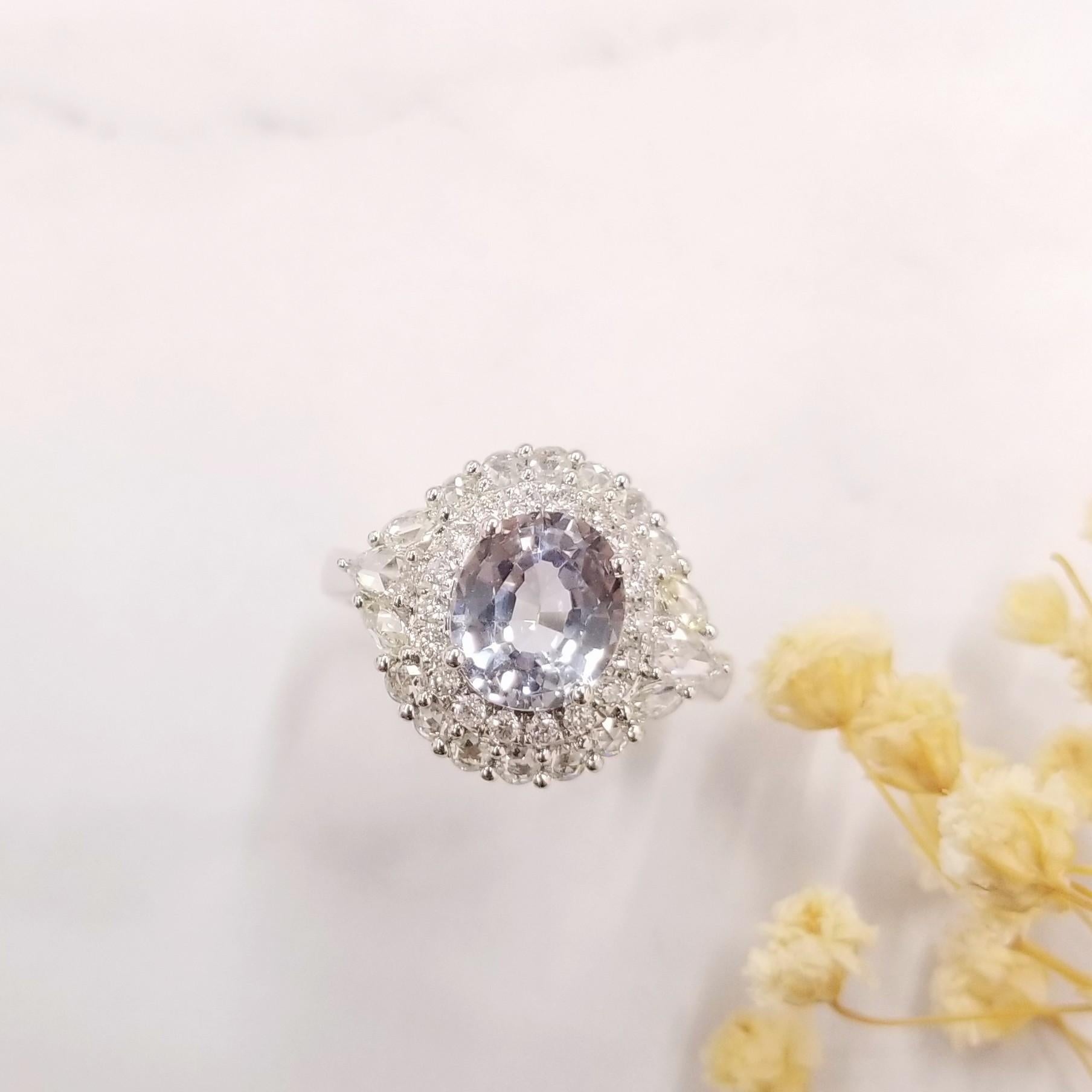 This unique, brilliant and exceptional cocktail ring features a spectacular unheated sapphire is designed by CADMUS in 18K white gold.
Accompanied by a IGI Report, this lightly colored sapphire is certified unheated, which is an extremely rare. 