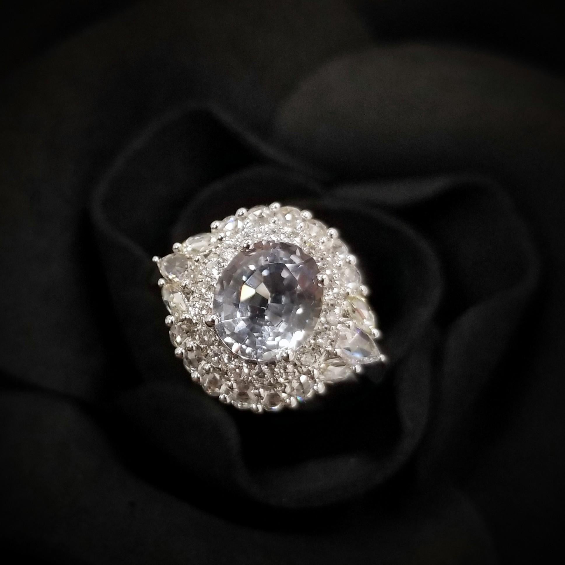Women's IGI Certified 1.99 Carat Unheated Sapphire & Diamond Ring in 18K WhiteGold For Sale