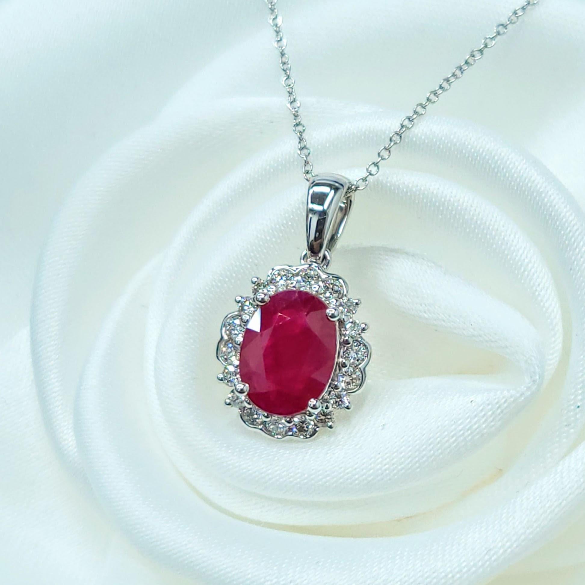 IGI-zertifizierter 2,00-Karat-Burma-Rubin und Diamant-Anhänger aus 18 Karat Weißgold im Zustand „Neu“ im Angebot in KOWLOON, HK