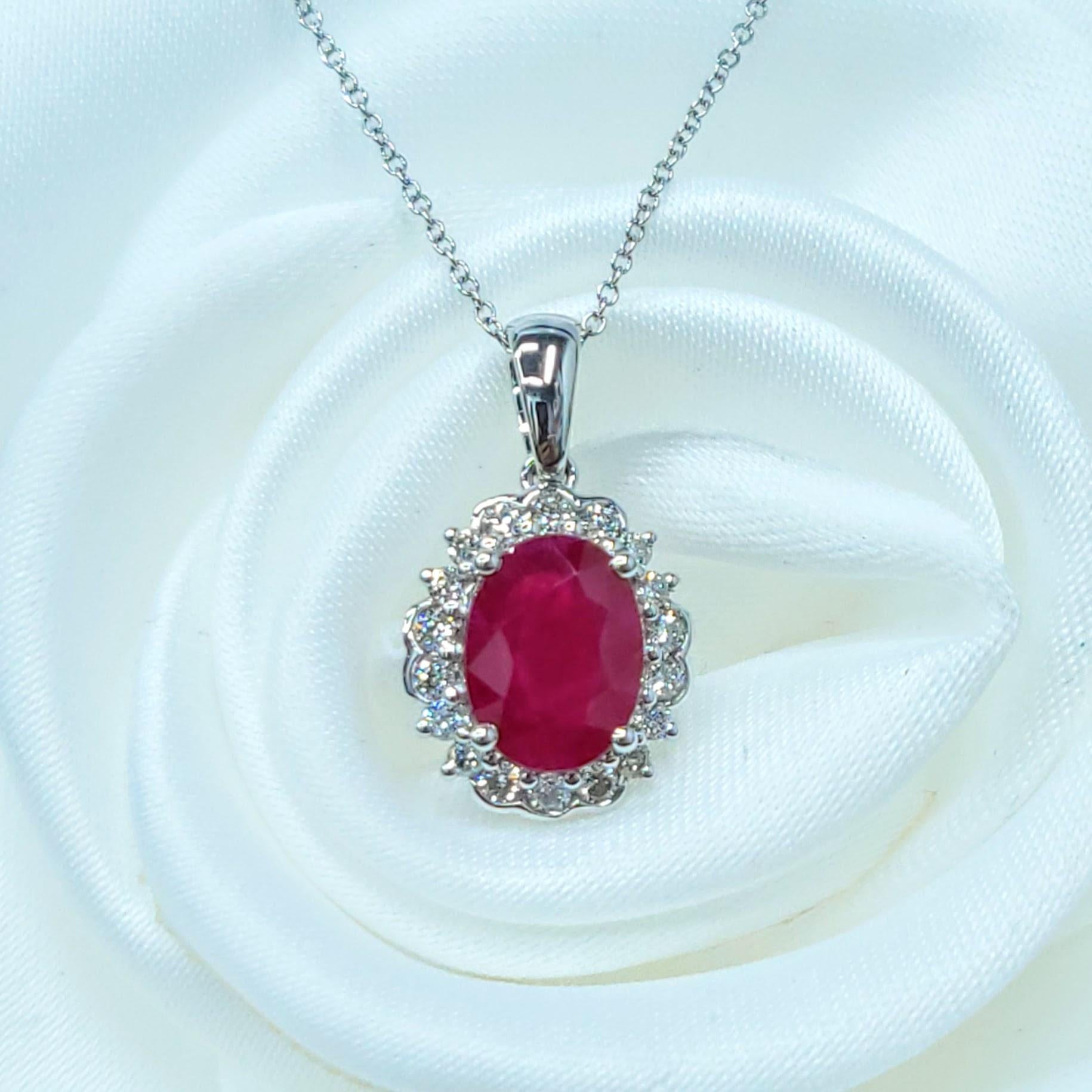 IGI-zertifizierter 2,00-Karat-Burma-Rubin und Diamant-Anhänger aus 18 Karat Weißgold Damen im Angebot