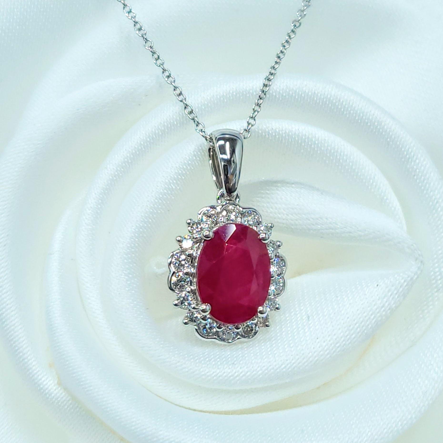 IGI-zertifizierter 2,00-Karat-Burma-Rubin und Diamant-Anhänger aus 18 Karat Weißgold im Angebot 2