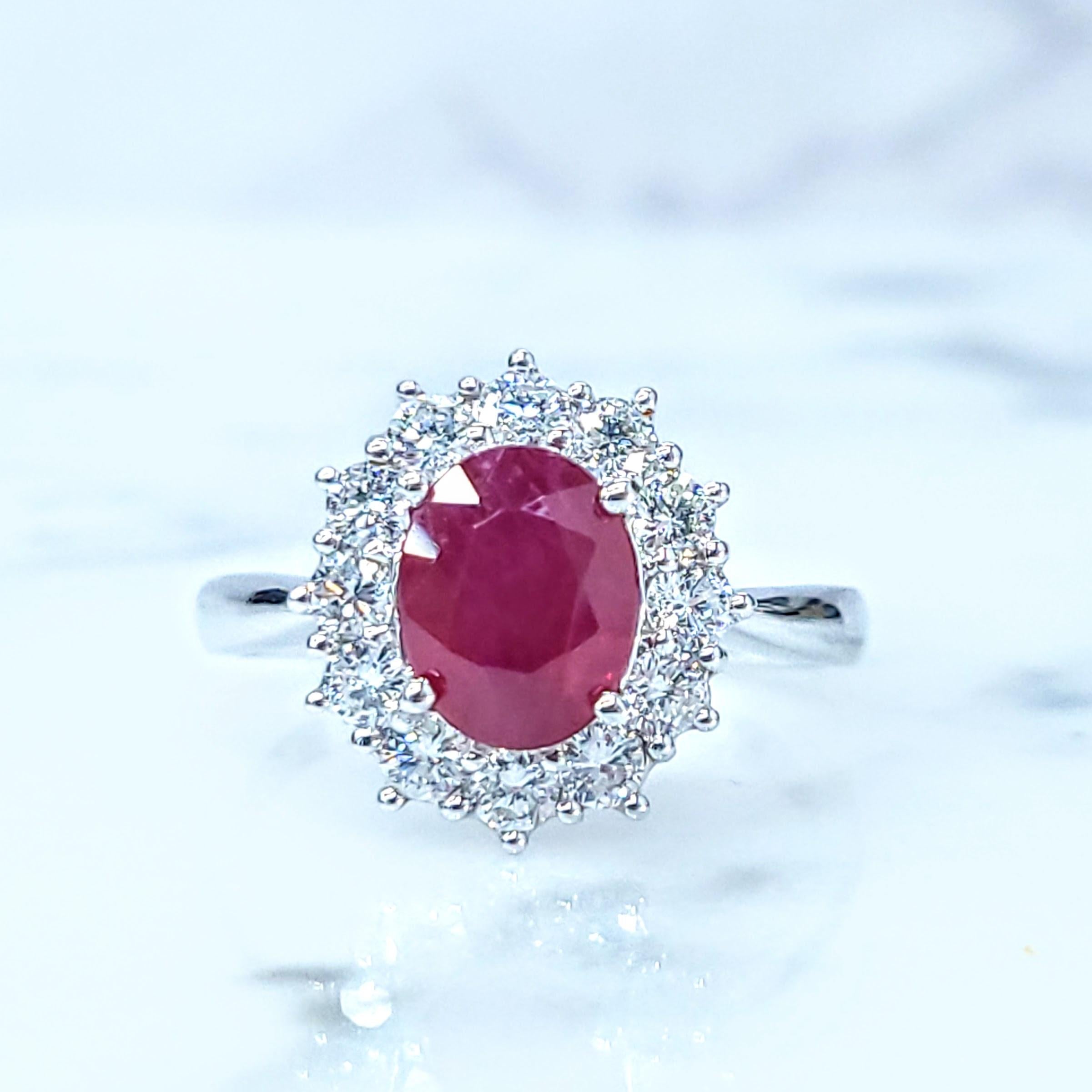 IGI Certified 2.00 Carat Burma Ruby & Diamond Ring in 18K White Gold In New Condition For Sale In KOWLOON, HK