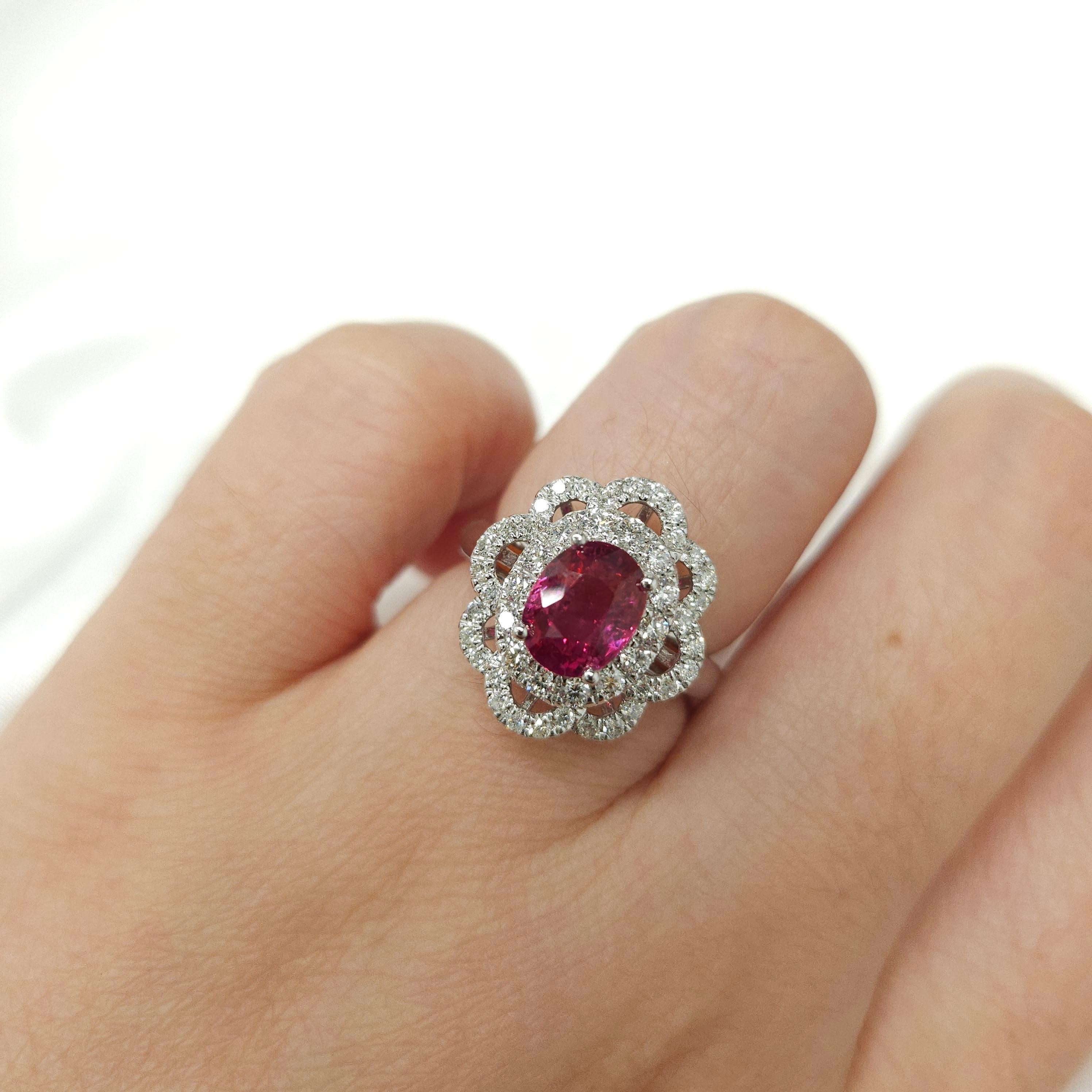 IGI Certified 2.00 Carat No Heat Pink Sapphire & Diamond Ring in 18K White Gold For Sale 2