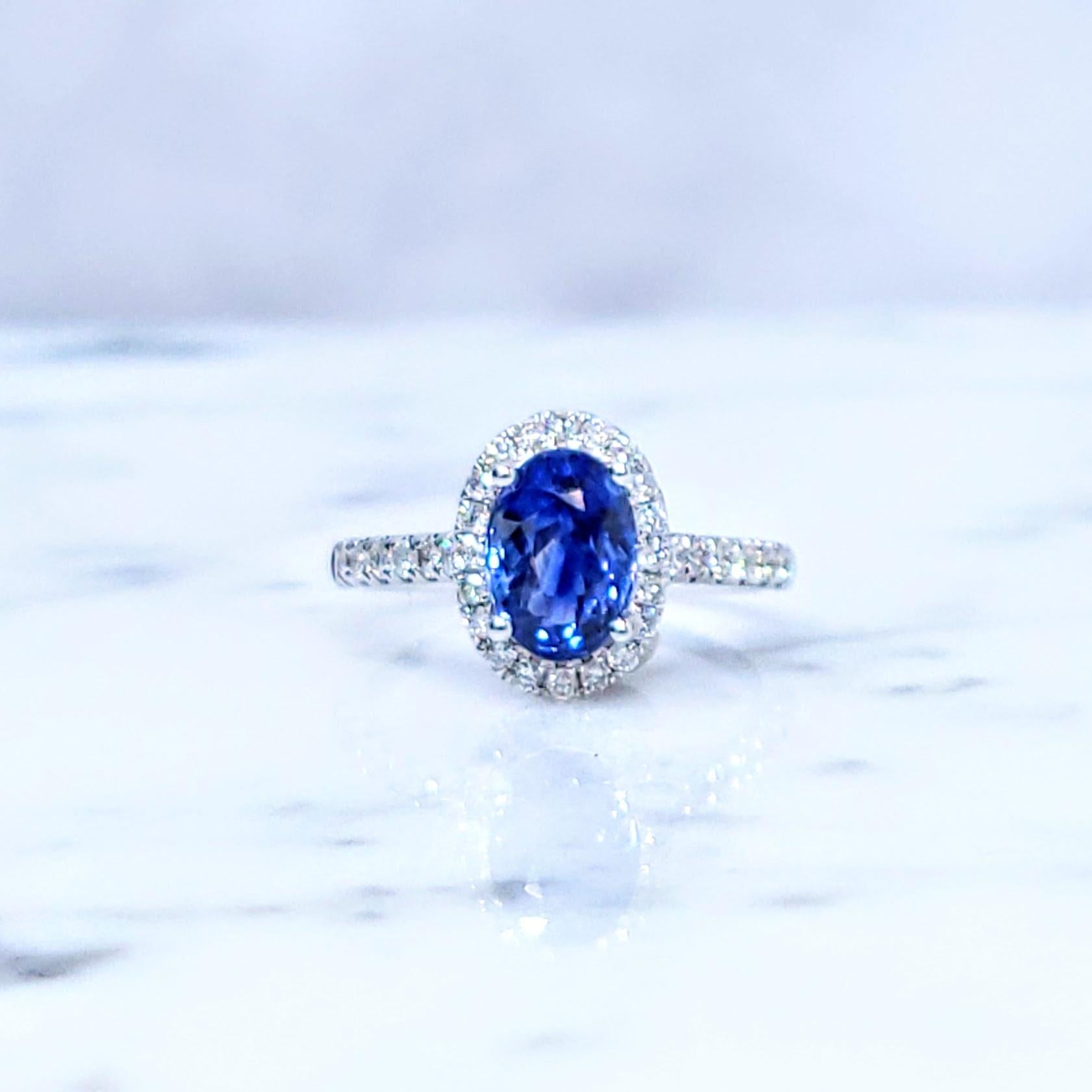 Anello con zaffiro e diamante da 2,00 carati certificato IGI in oro bianco 18 carati in vendita 9
