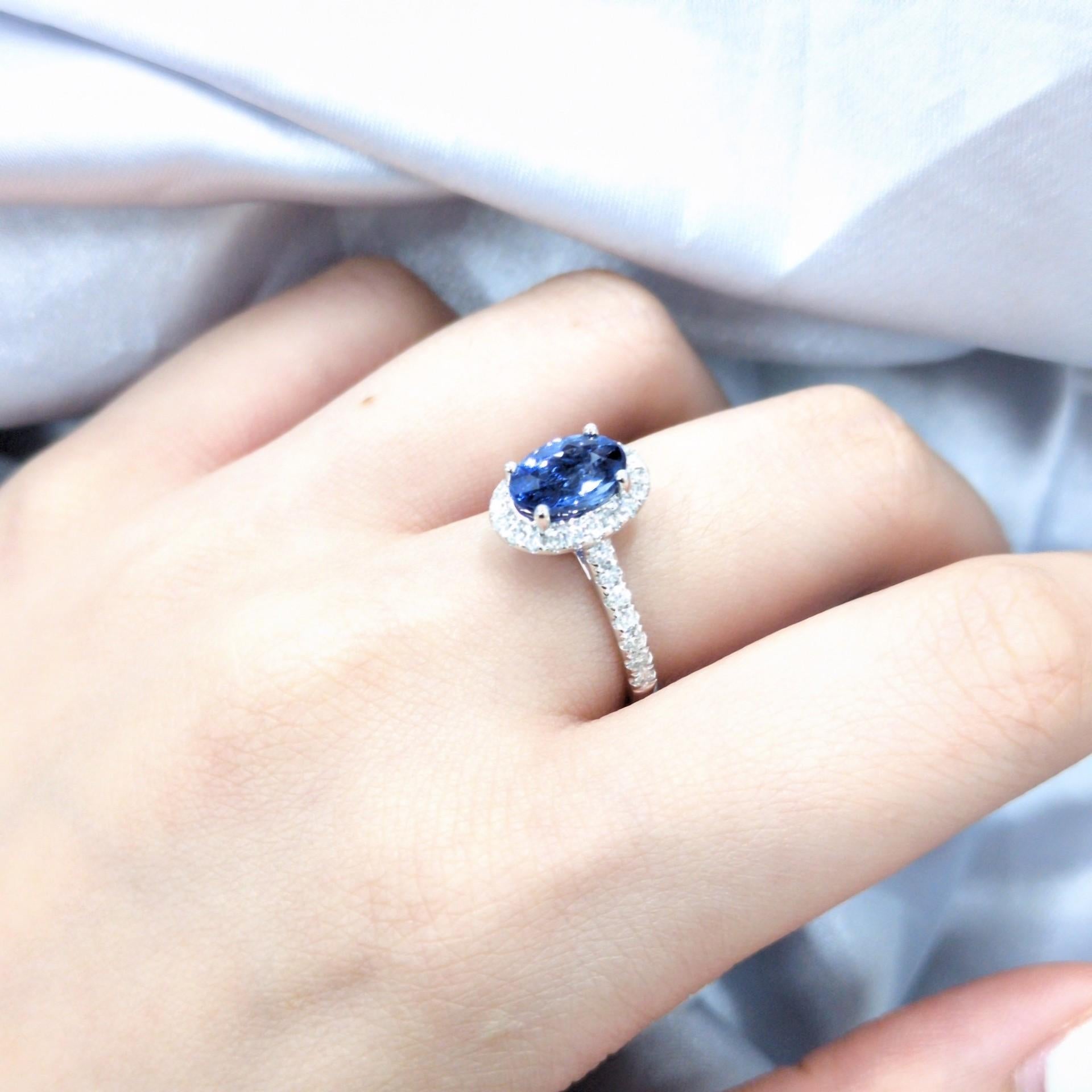 Anello con zaffiro e diamante da 2,00 carati certificato IGI in oro bianco 18 carati In condizioni Nuovo in vendita a KOWLOON, HK