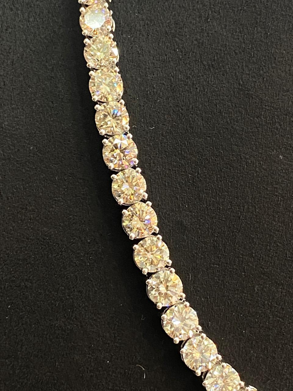 Round Cut IGI Certified 20.00 Ct  Graduation  Natural Diamonds Gold Tennis Necklace For Sale