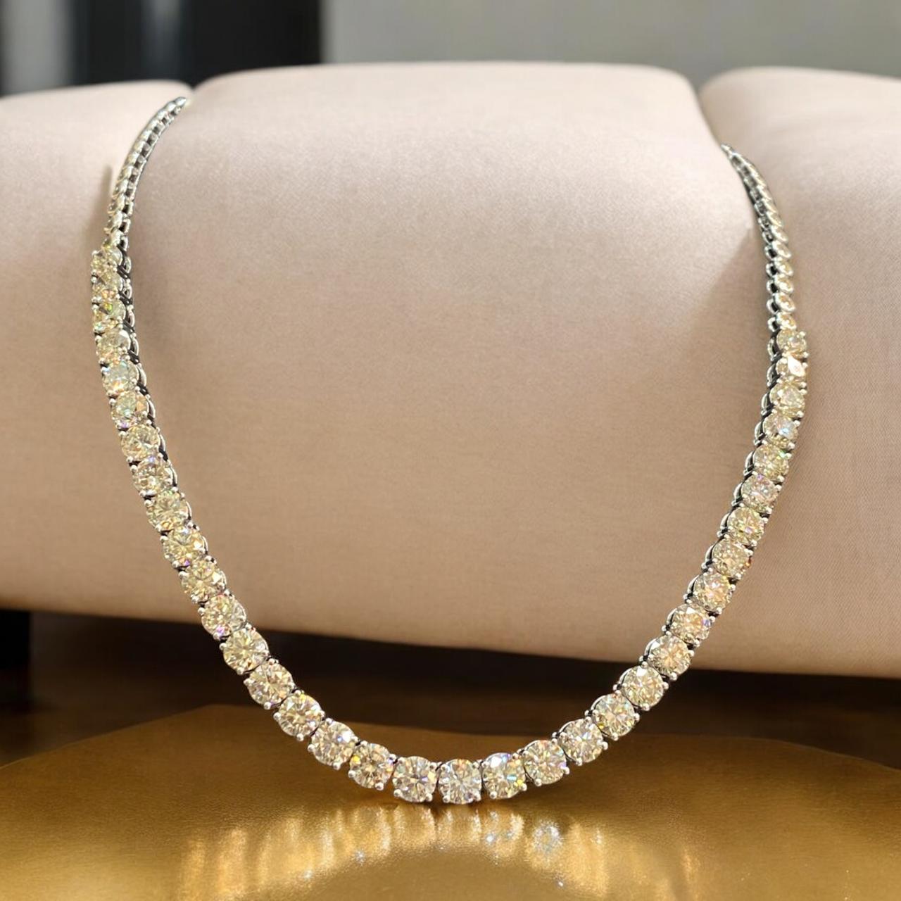 IGI Certified 20.00 Ct  Graduation  Natural Diamonds Gold Tennis Necklace In New Condition For Sale In Massafra, IT