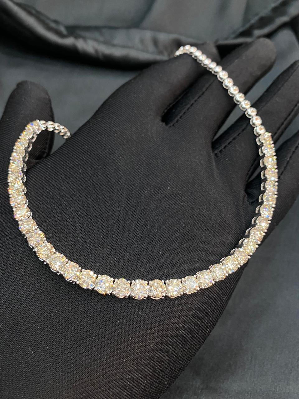 IGI Certified 20.00 Ct  Graduation  Natural Diamonds Gold Tennis Necklace For Sale 1